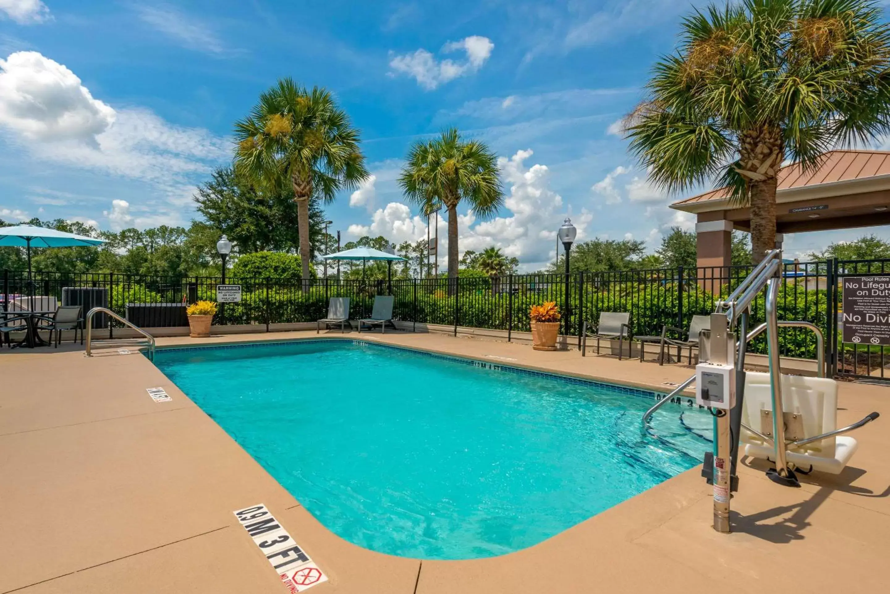 On site, Swimming Pool in Comfort Inn & Suites Wildwood – The Villages