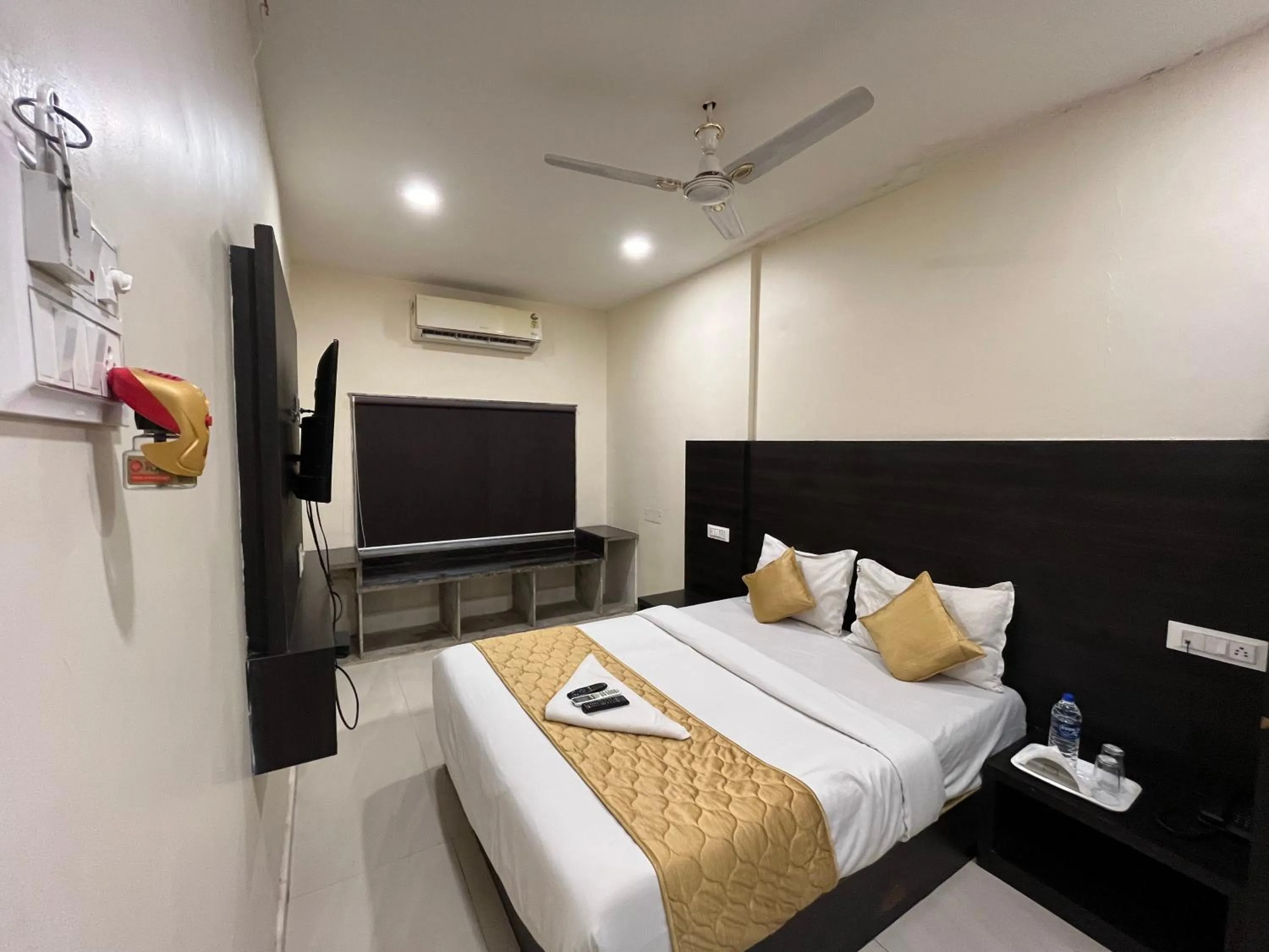 Bed in Wind Flower Regency - Near Kokilaben Hospital