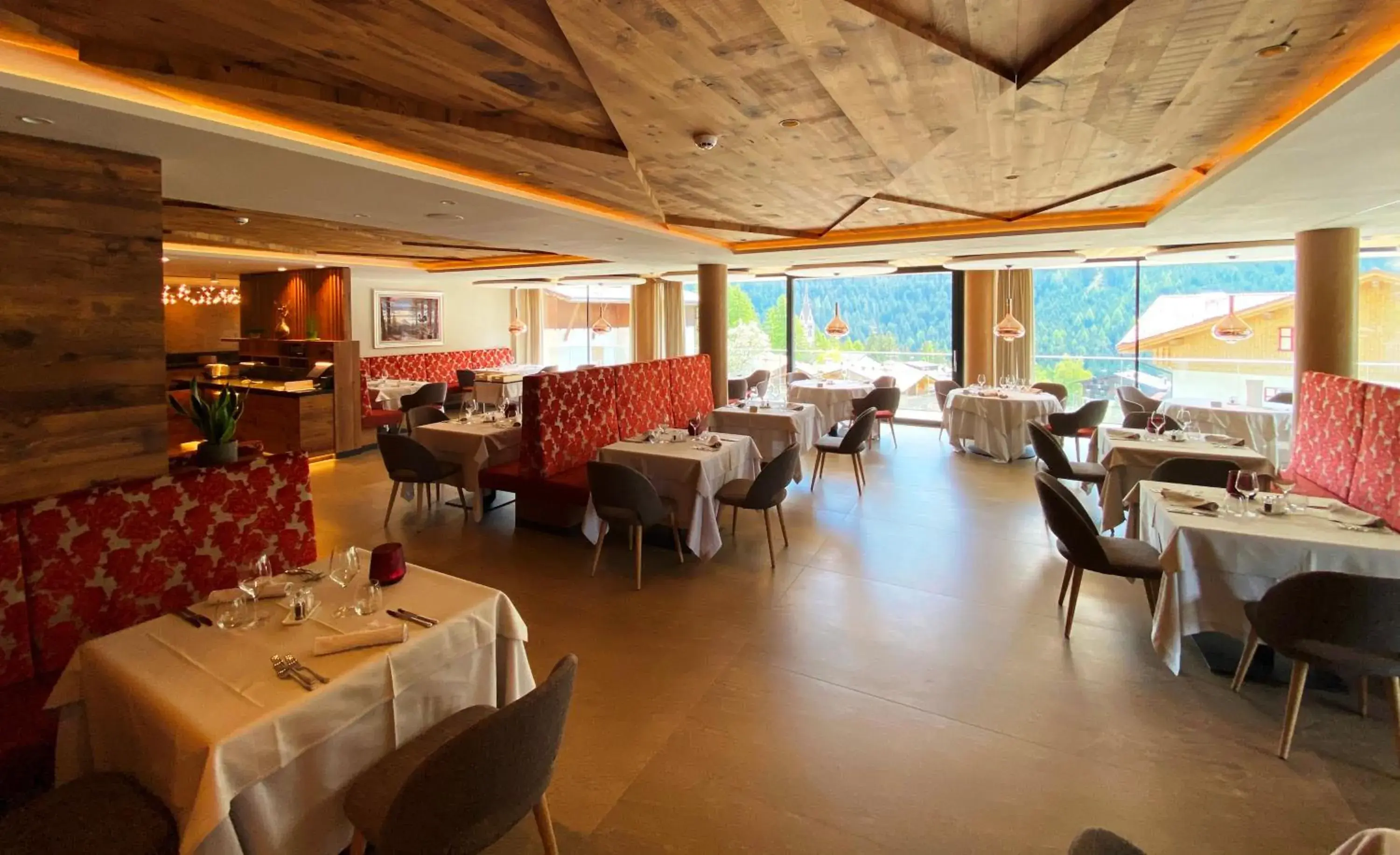 Restaurant/Places to Eat in Ciampedie Luxury Alpine Spa Hotel