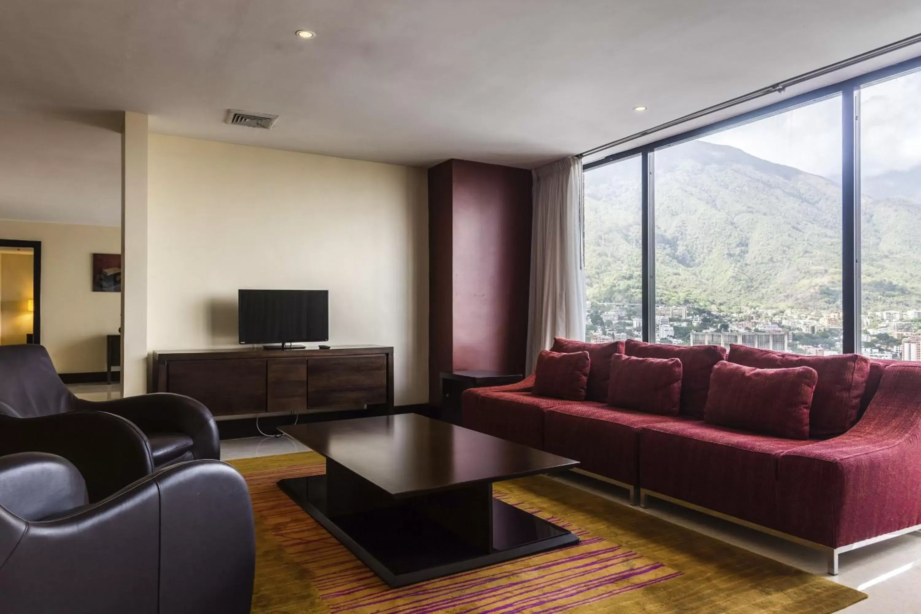 Photo of the whole room, Seating Area in Renaissance Caracas La Castellana Hotel