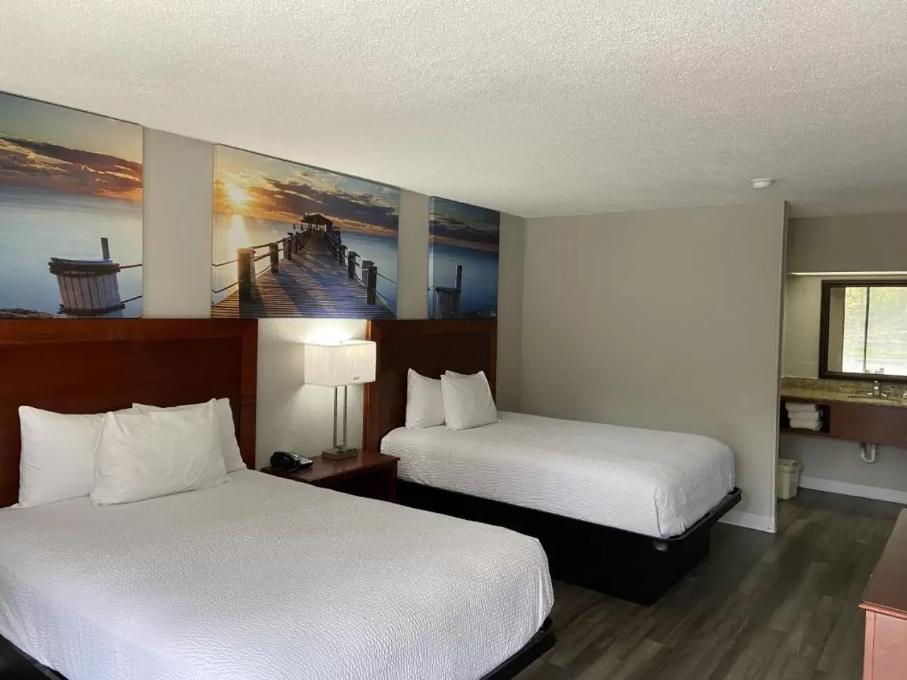 Bed in Days Inn by Wyndham Ozark