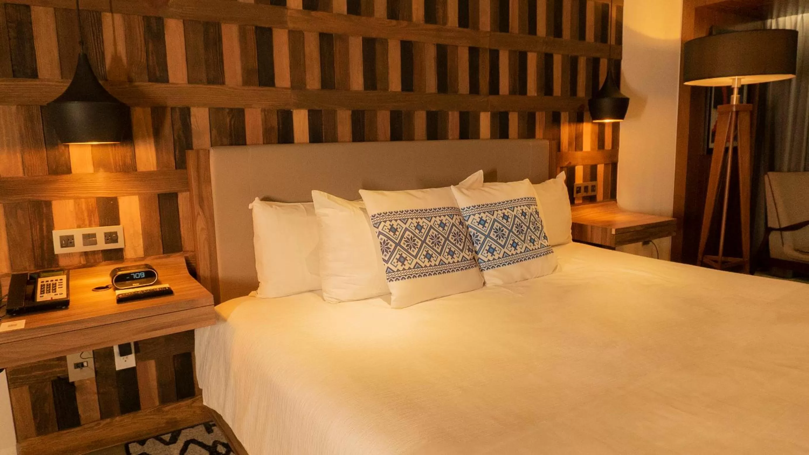 Bedroom, Bed in Hotel Indigo Guadalajara Expo by IHG