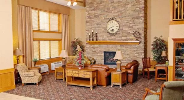 Communal lounge/ TV room in AmericInn by Wyndham Inver Grove Heights Minneapolis