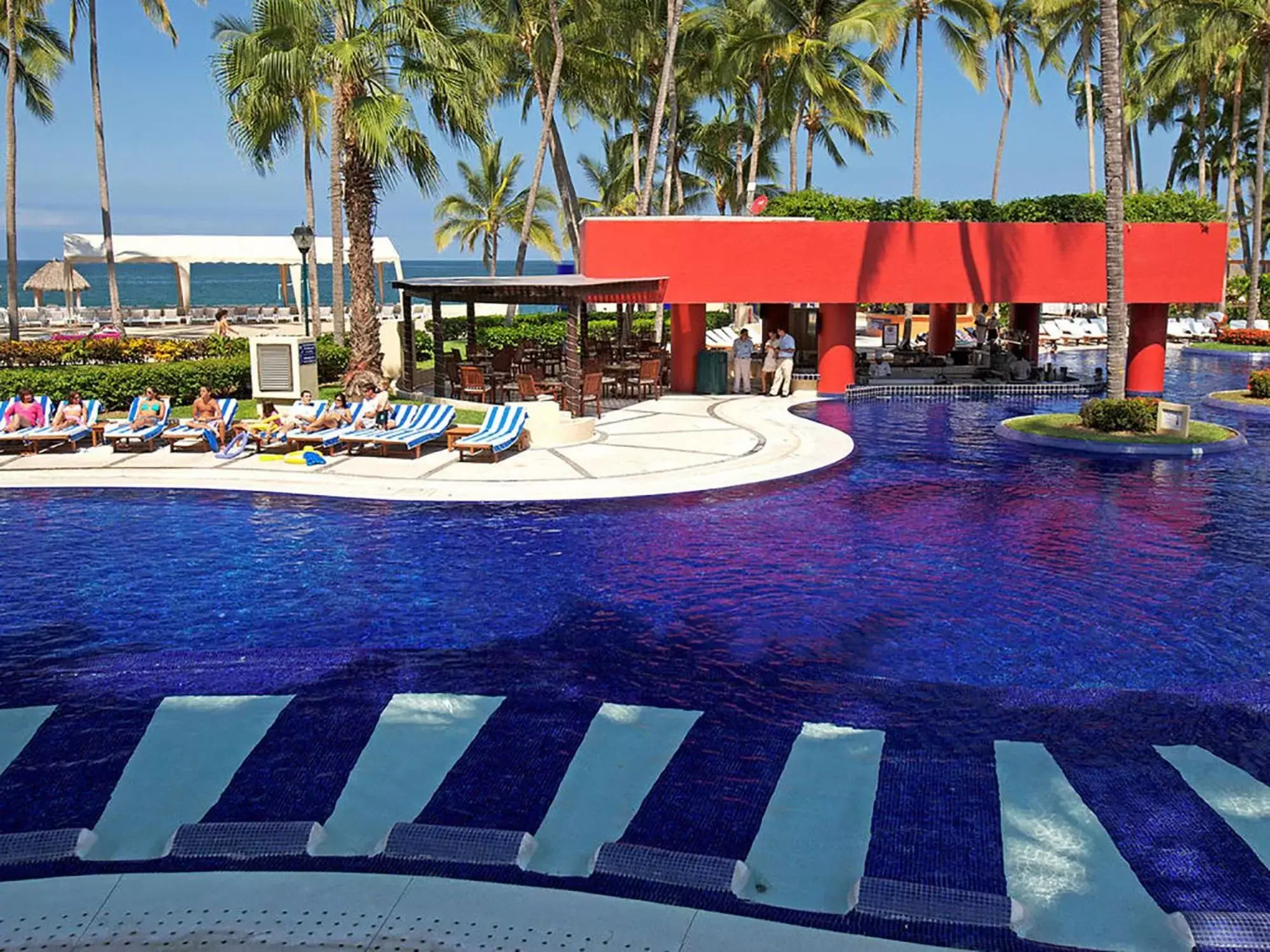 Swimming Pool in Club Regina Puerto Vallarta