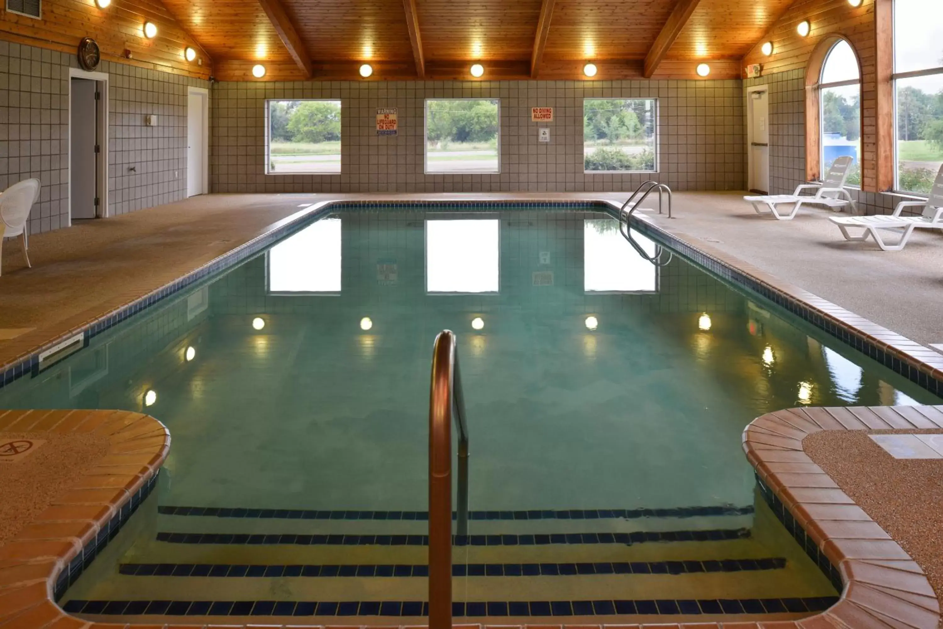 Swimming Pool in HomeTown Inn