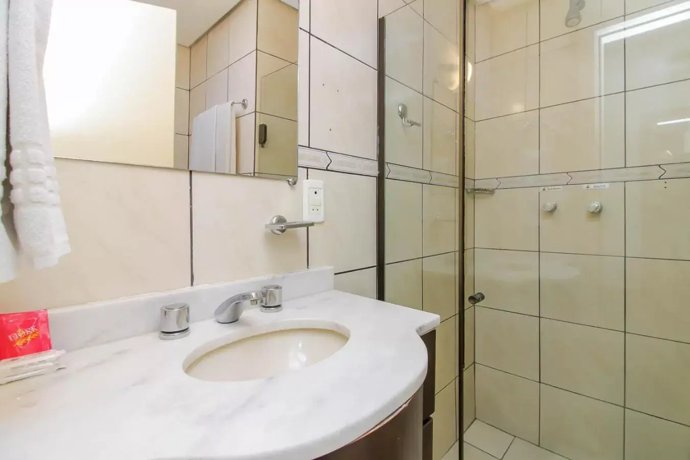 Bathroom in Coral Hotel - Próximo Av Carlos Gomes, PUCRS