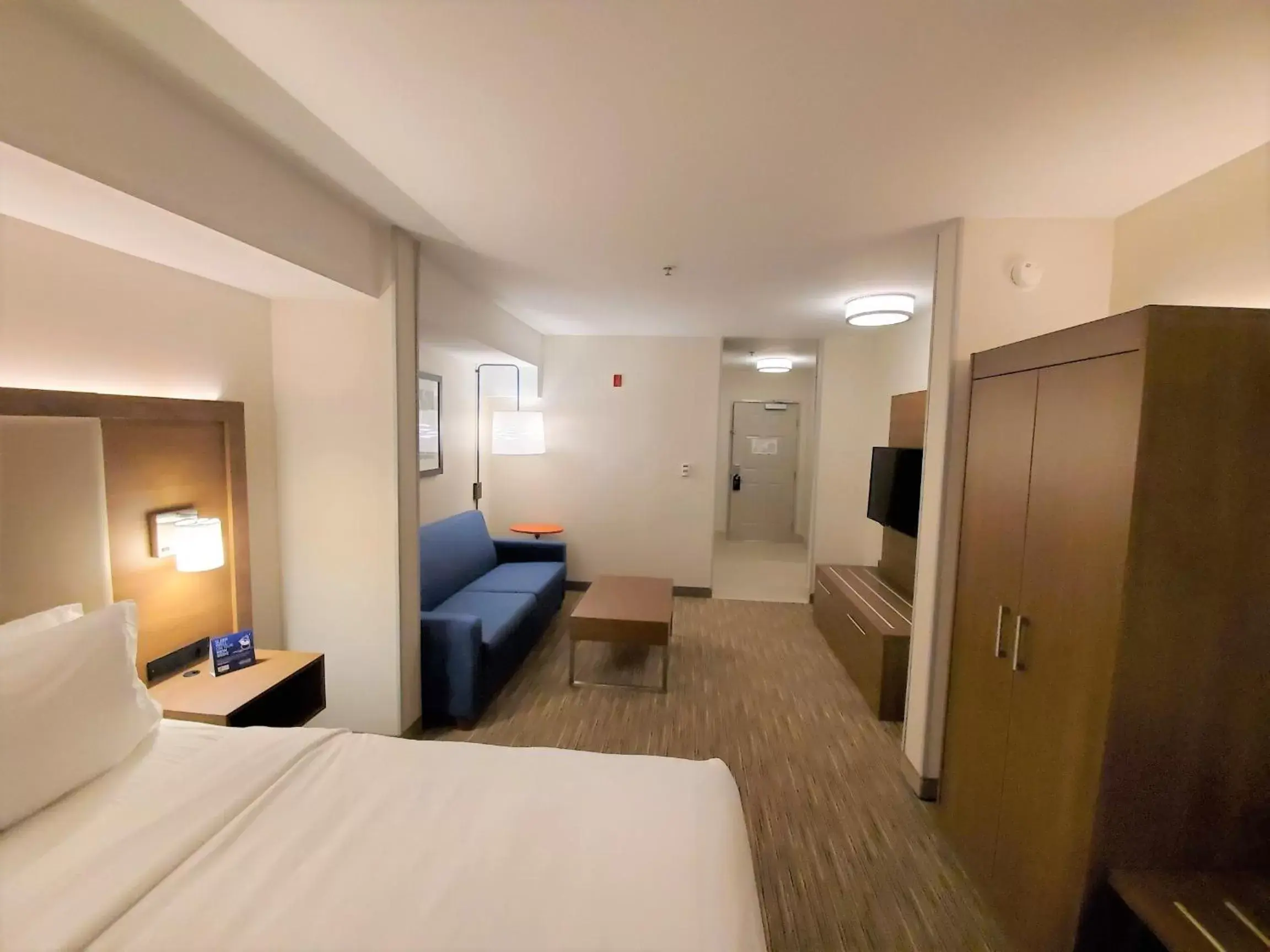 Photo of the whole room, Bed in Holiday Inn Express Hotel & Suites Seattle North - Lynnwood, an IHG Hotel