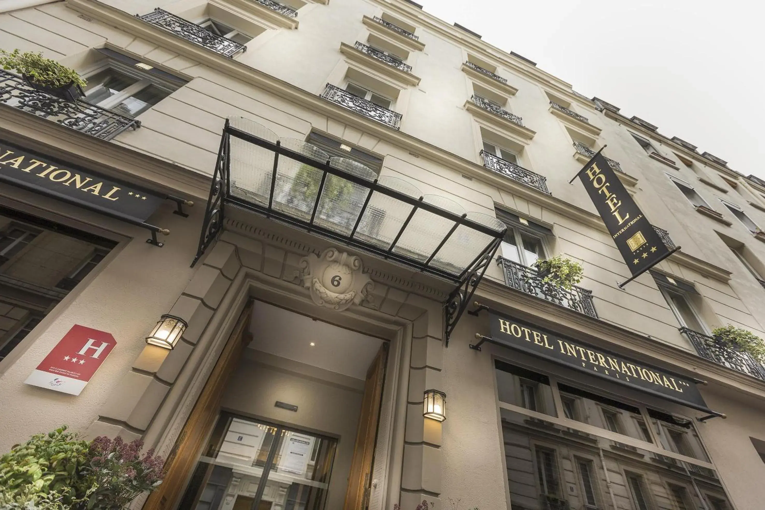 Facade/entrance, Property Building in Hotel International Paris