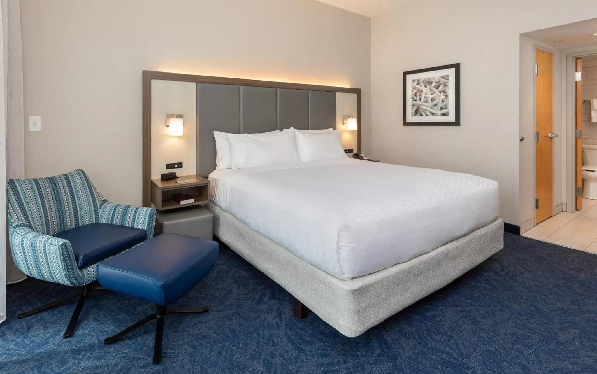 Photo of the whole room, Bed in Holiday Inn Express Pensacola Beach, an IHG Hotel