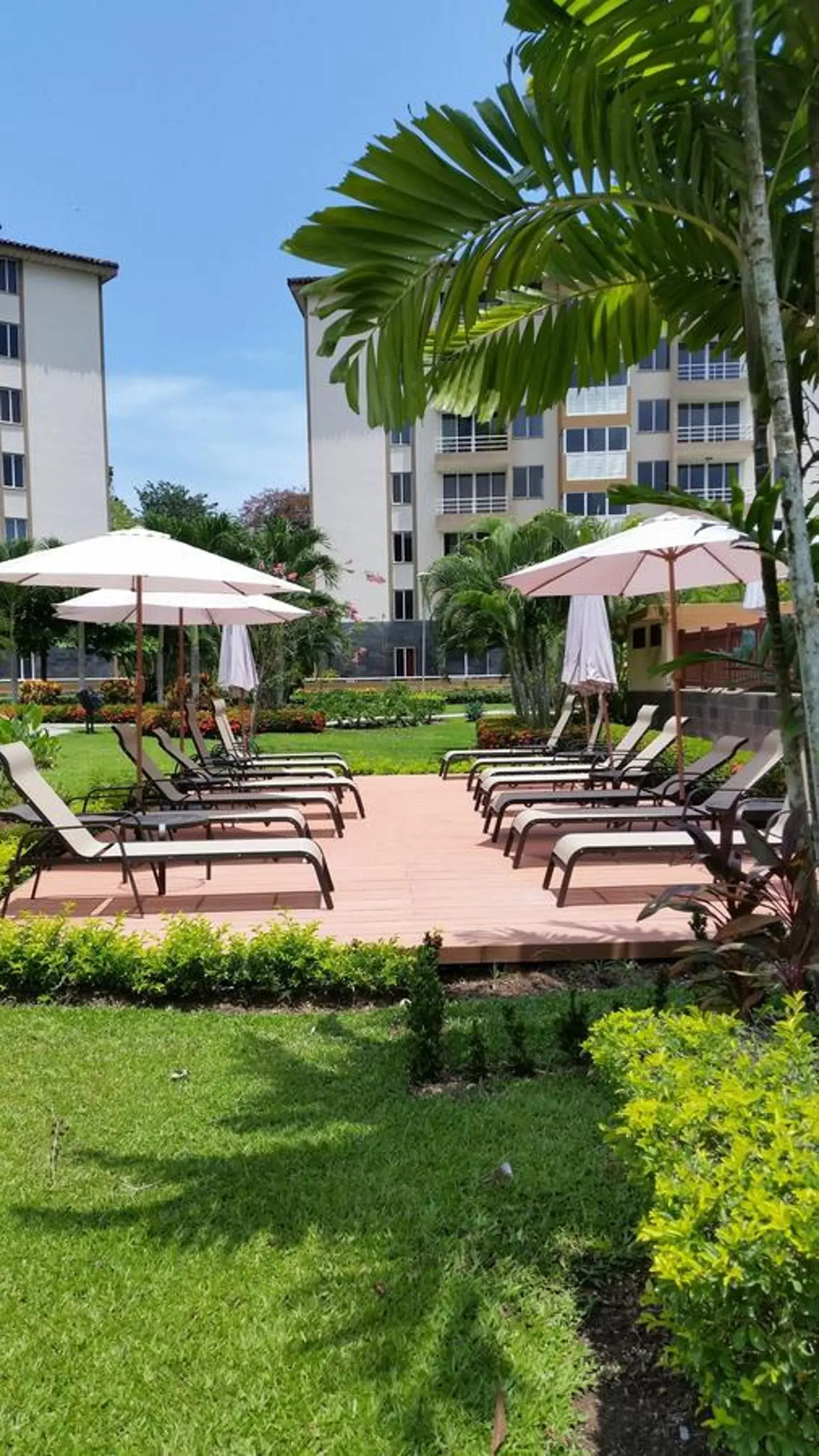 Area and facilities, Swimming Pool in Jaco Beach Condos