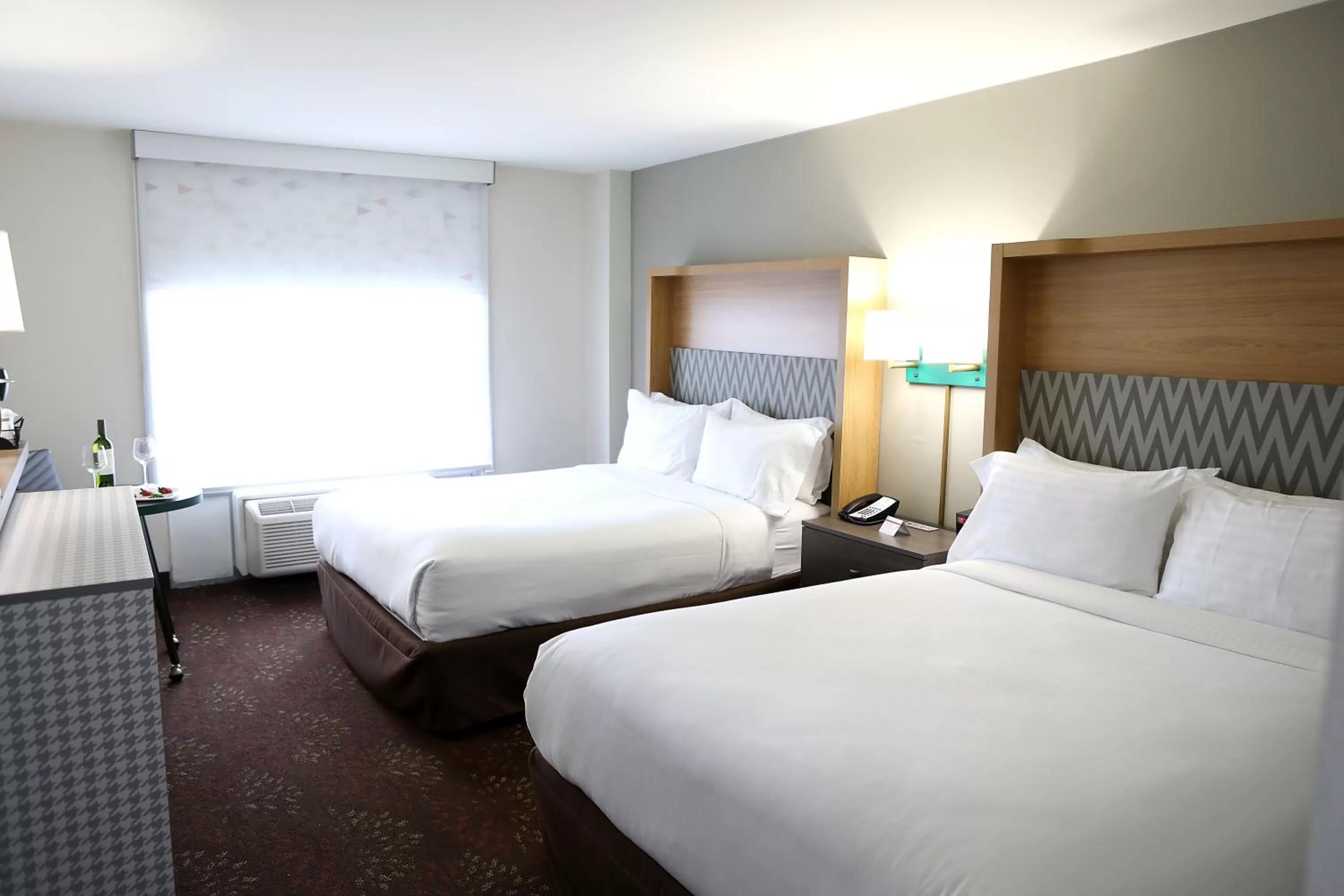 Photo of the whole room, Bed in Holiday Inn O'Hare Area by IHG