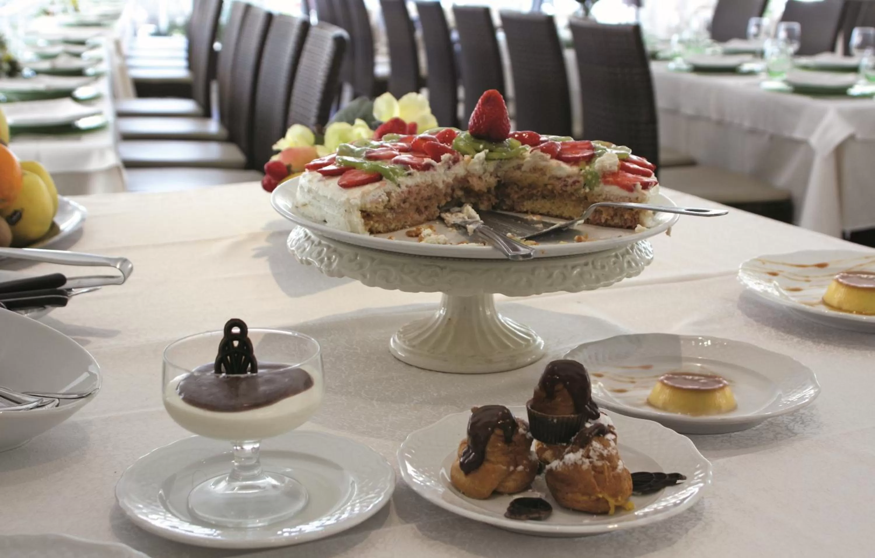 Restaurant/places to eat in Hotel Marinella