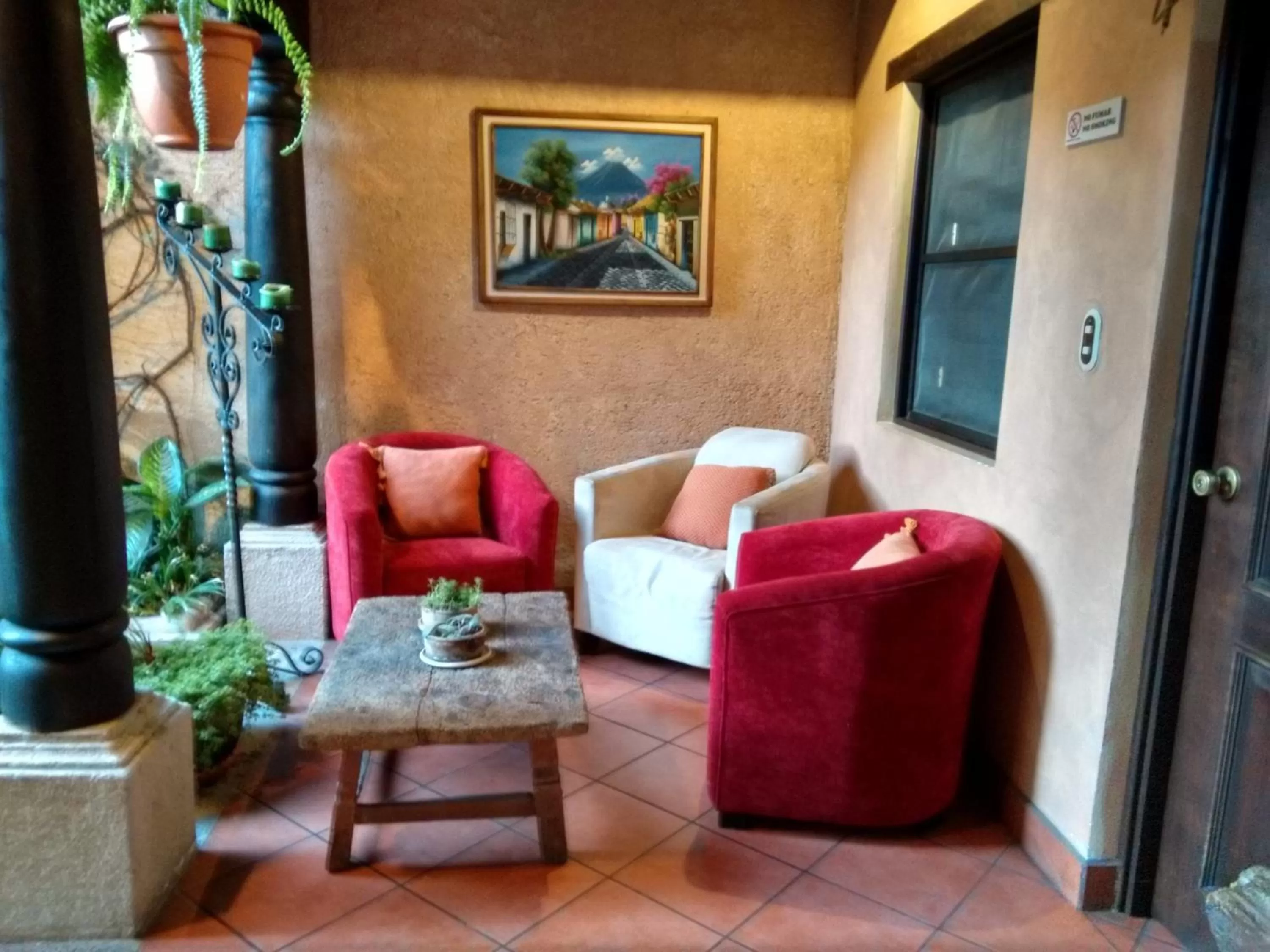 Communal lounge/ TV room in Hotel Meson del Valle by AHS