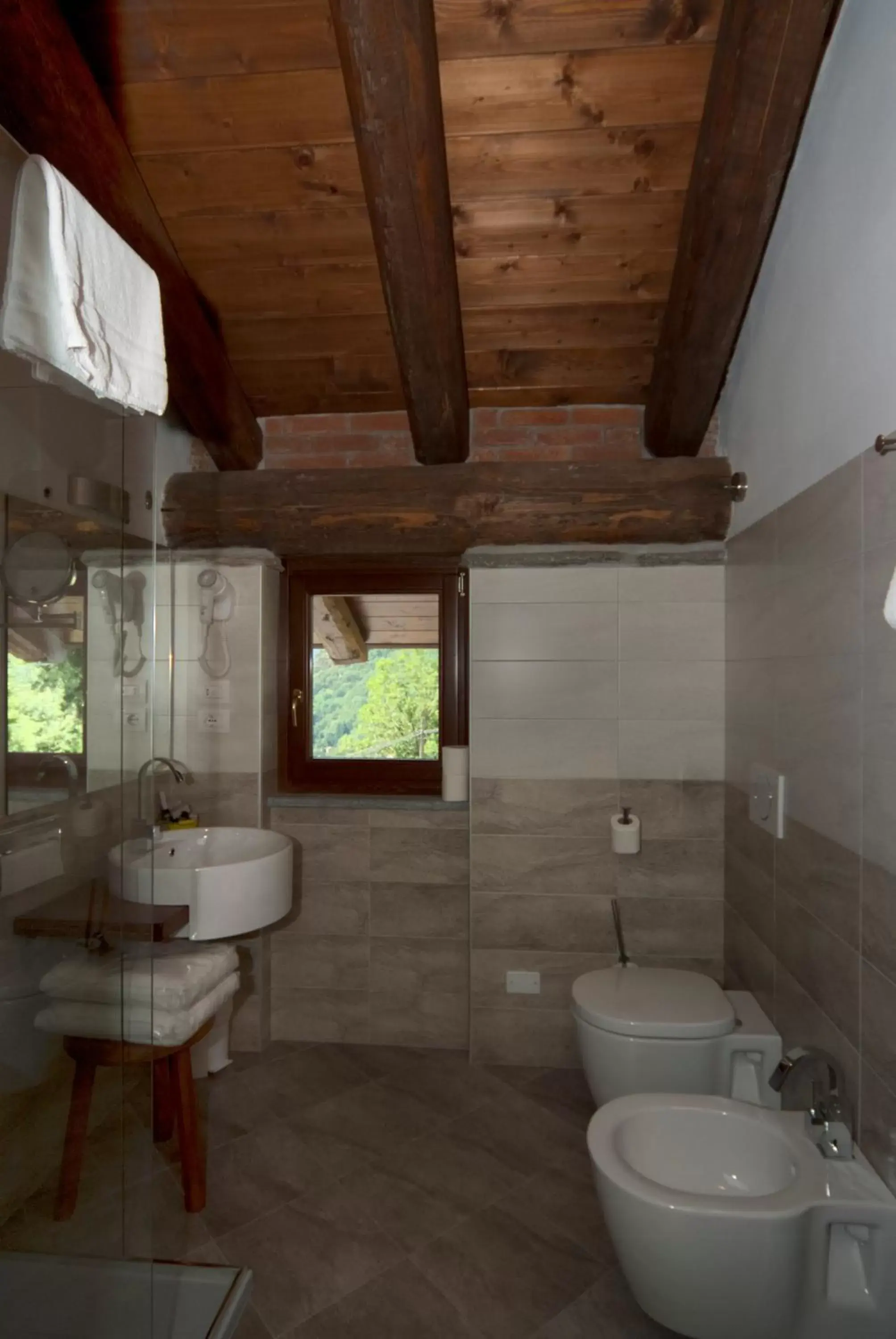 Shower, Bathroom in Il Falco E La Volpe