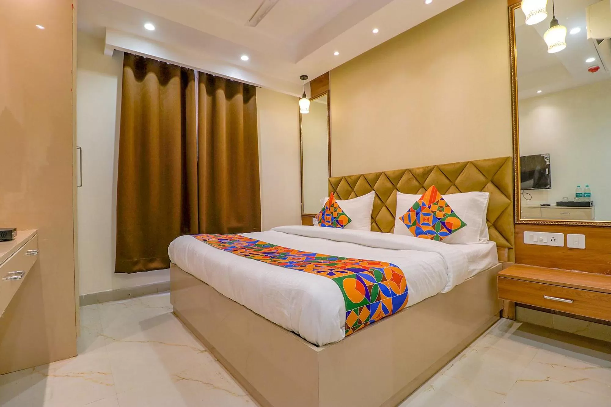 Bed in FabHotel Pitampura