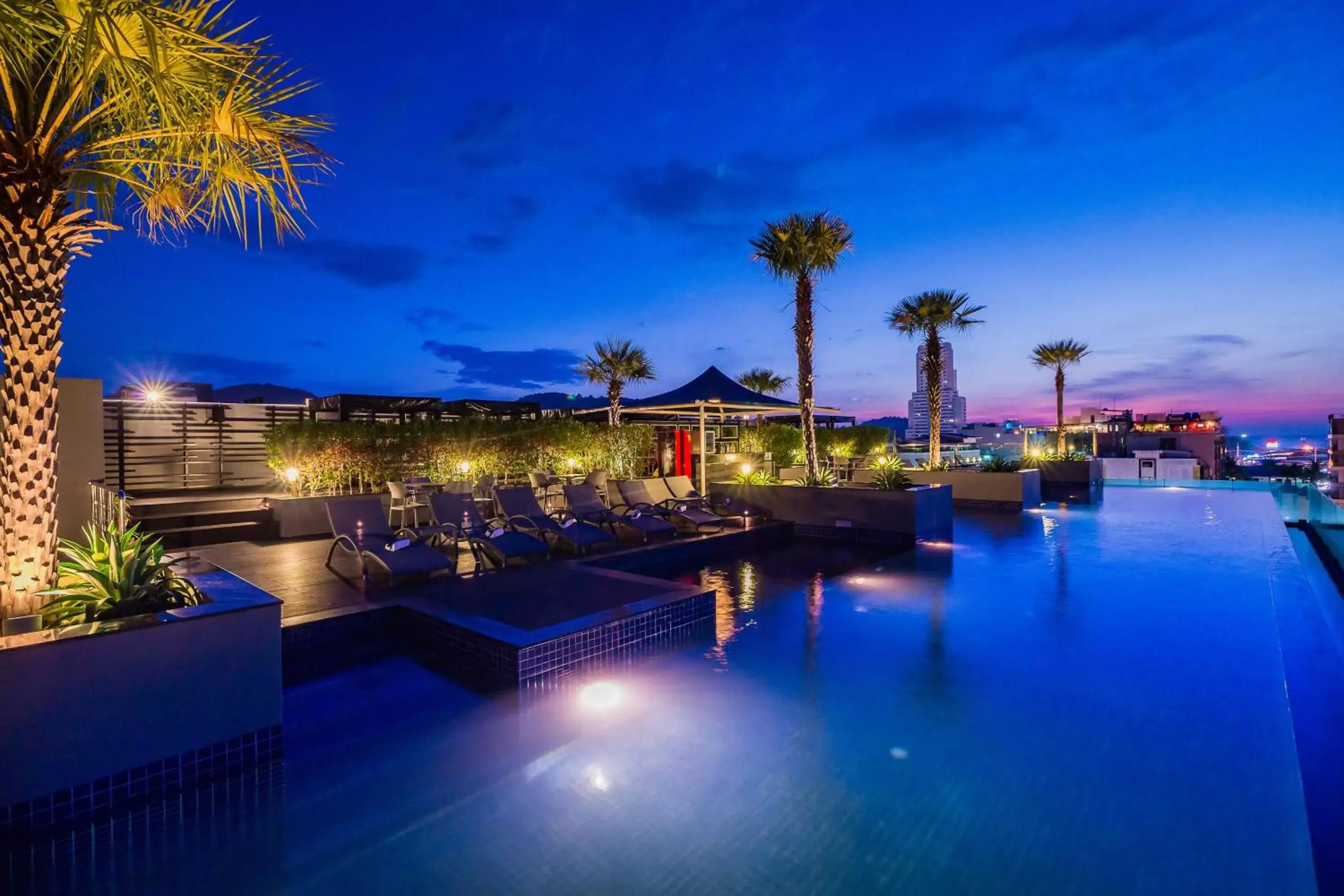 Pool view, Swimming Pool in Best Western Patong Beach