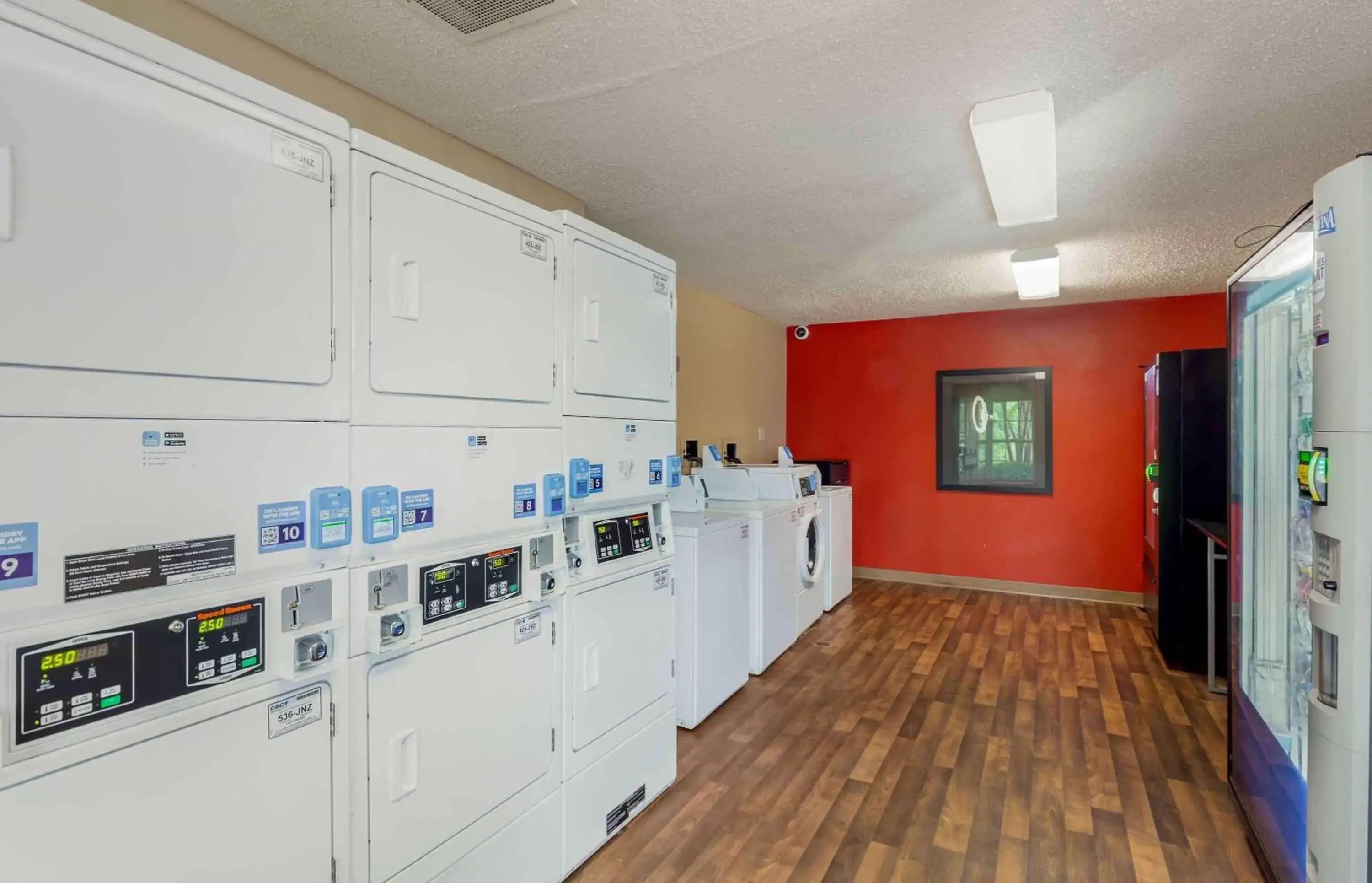 Property building, Kitchen/Kitchenette in Extended Stay America Select Suites - Raleigh - RDU Airport