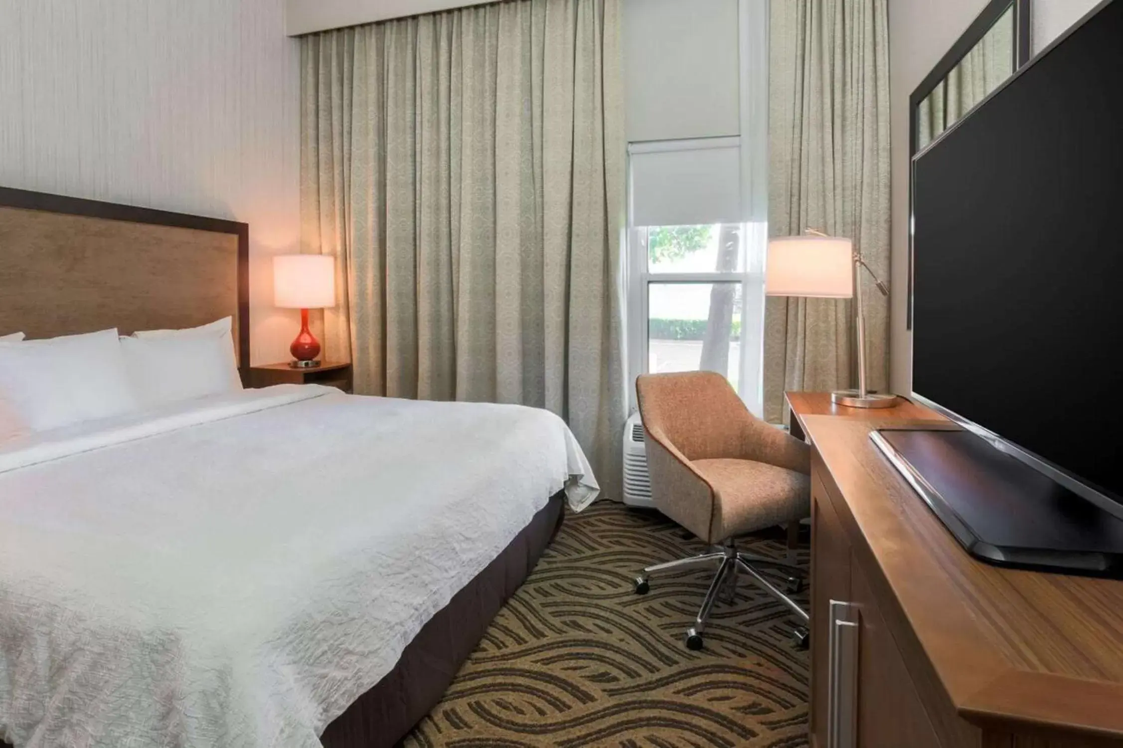 Bed in Hampton Inn Memphis-Southwind Bed in Hampton Inn Memphis-Southwind