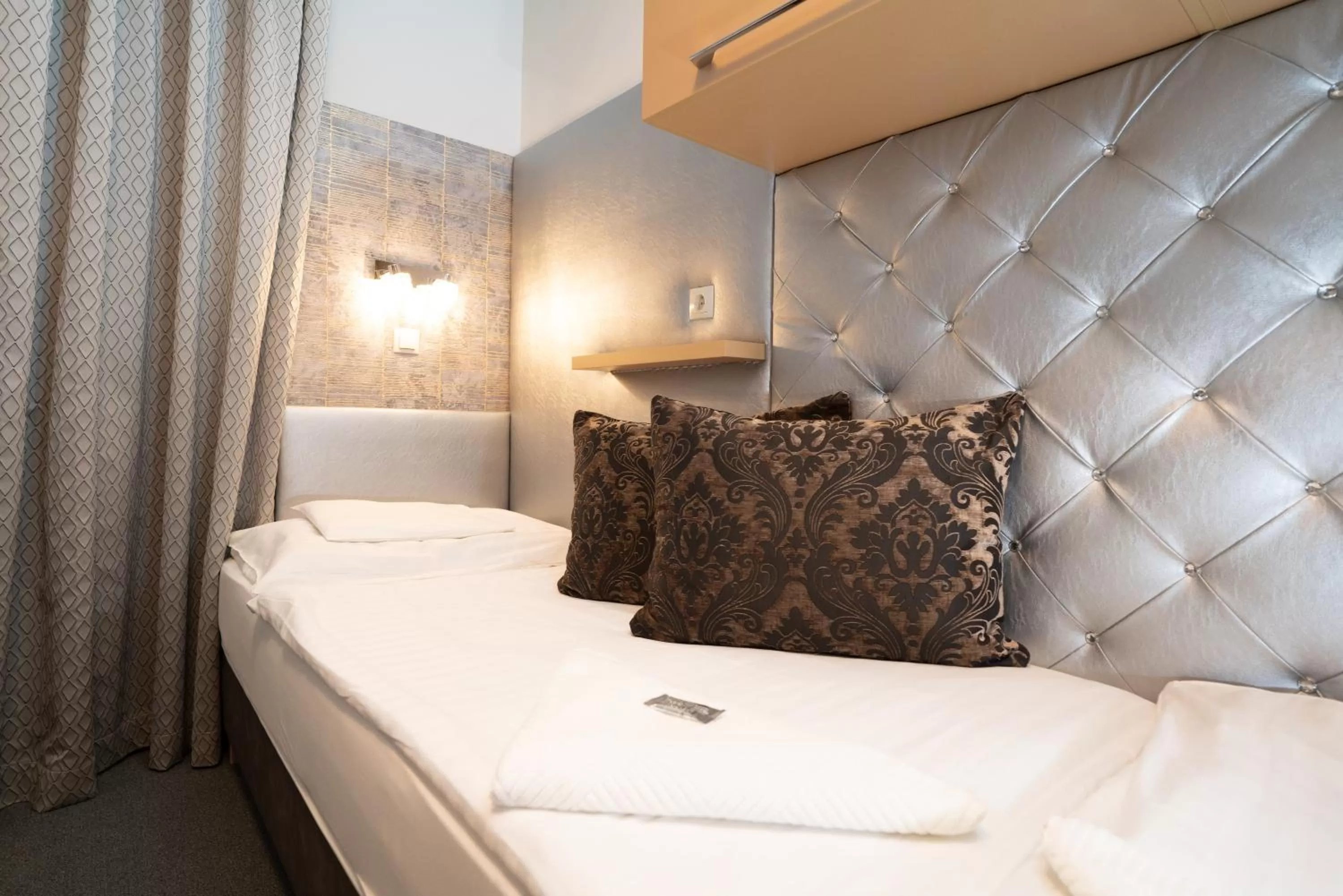 Photo of the whole room, Bed in Teátrum Boutique Hotel