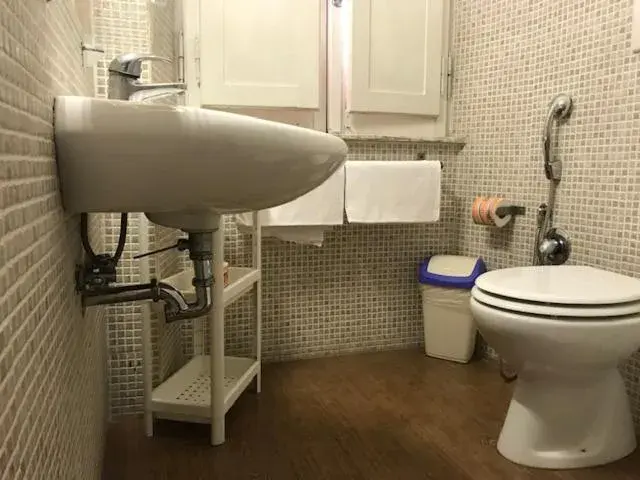 Bathroom in Hotel Lodi
