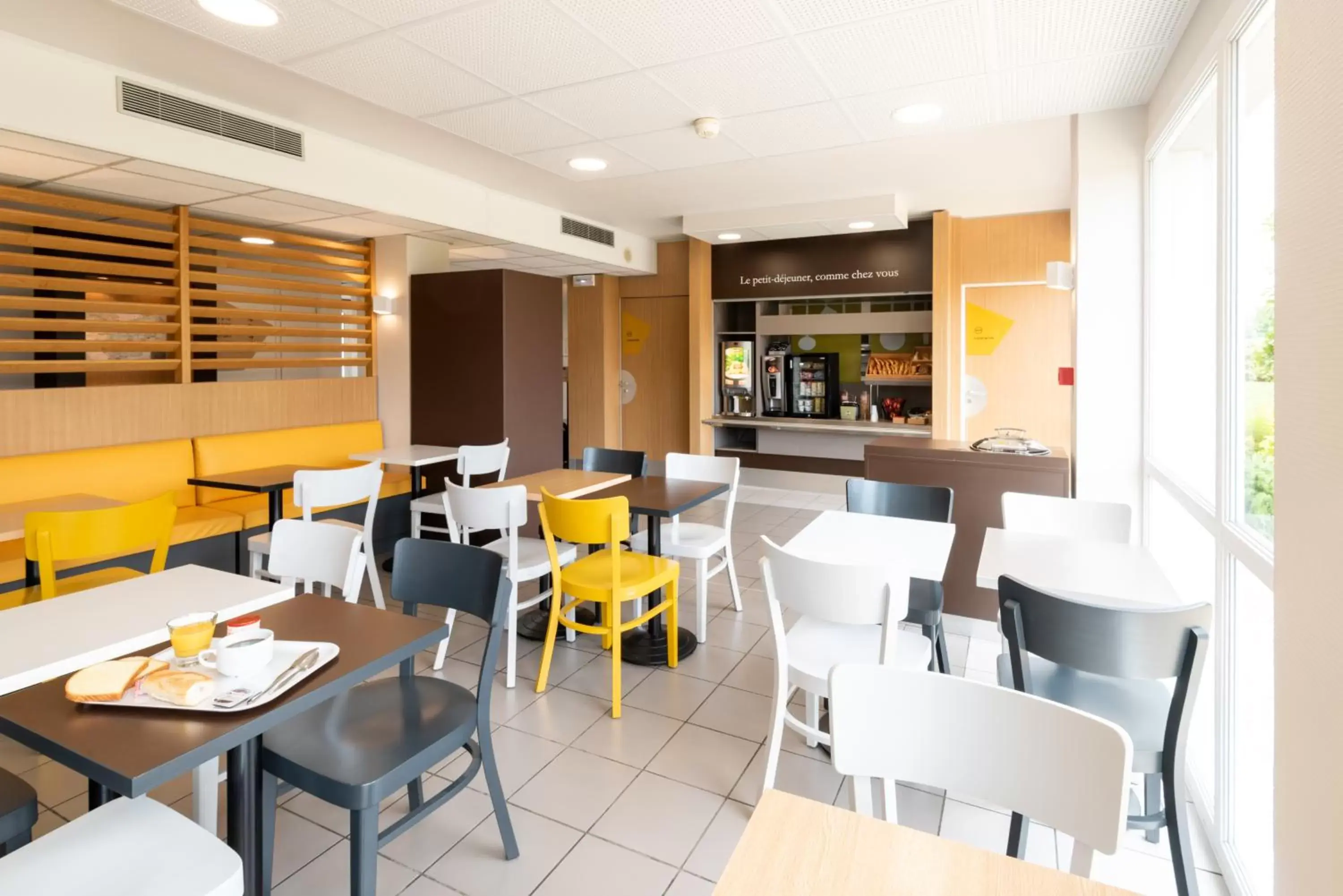 Buffet breakfast, Restaurant/Places to Eat in B&B HOTEL Evreux