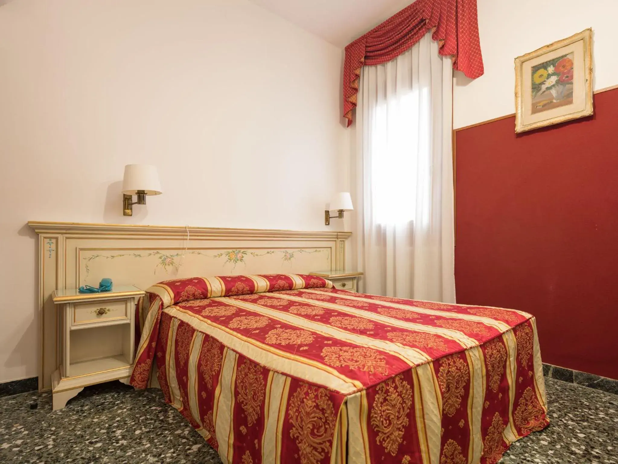 Bed in Albergo Basilea