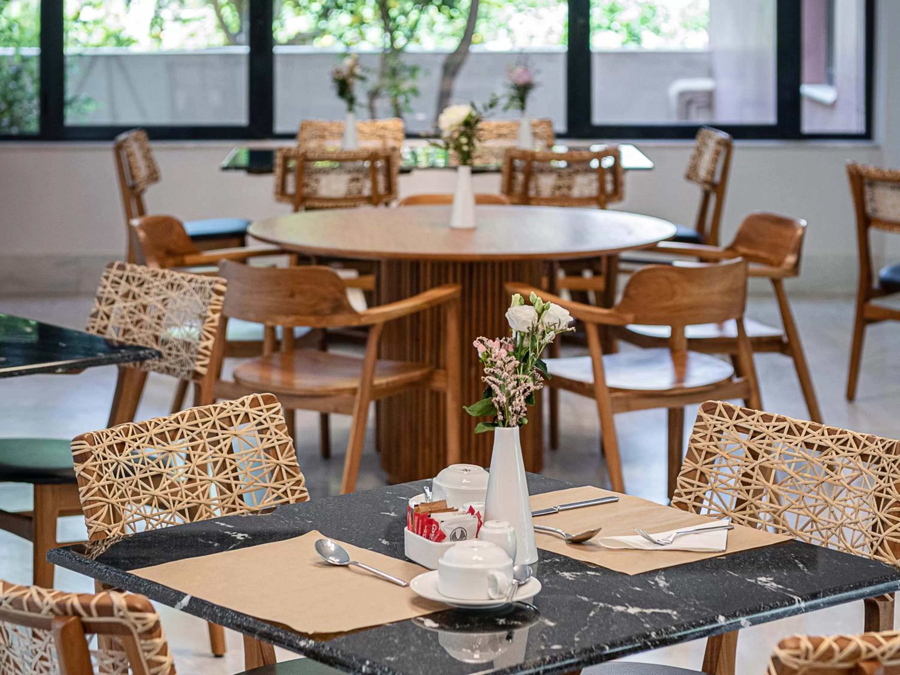 Food and drinks in Avra City Boutique Hotel