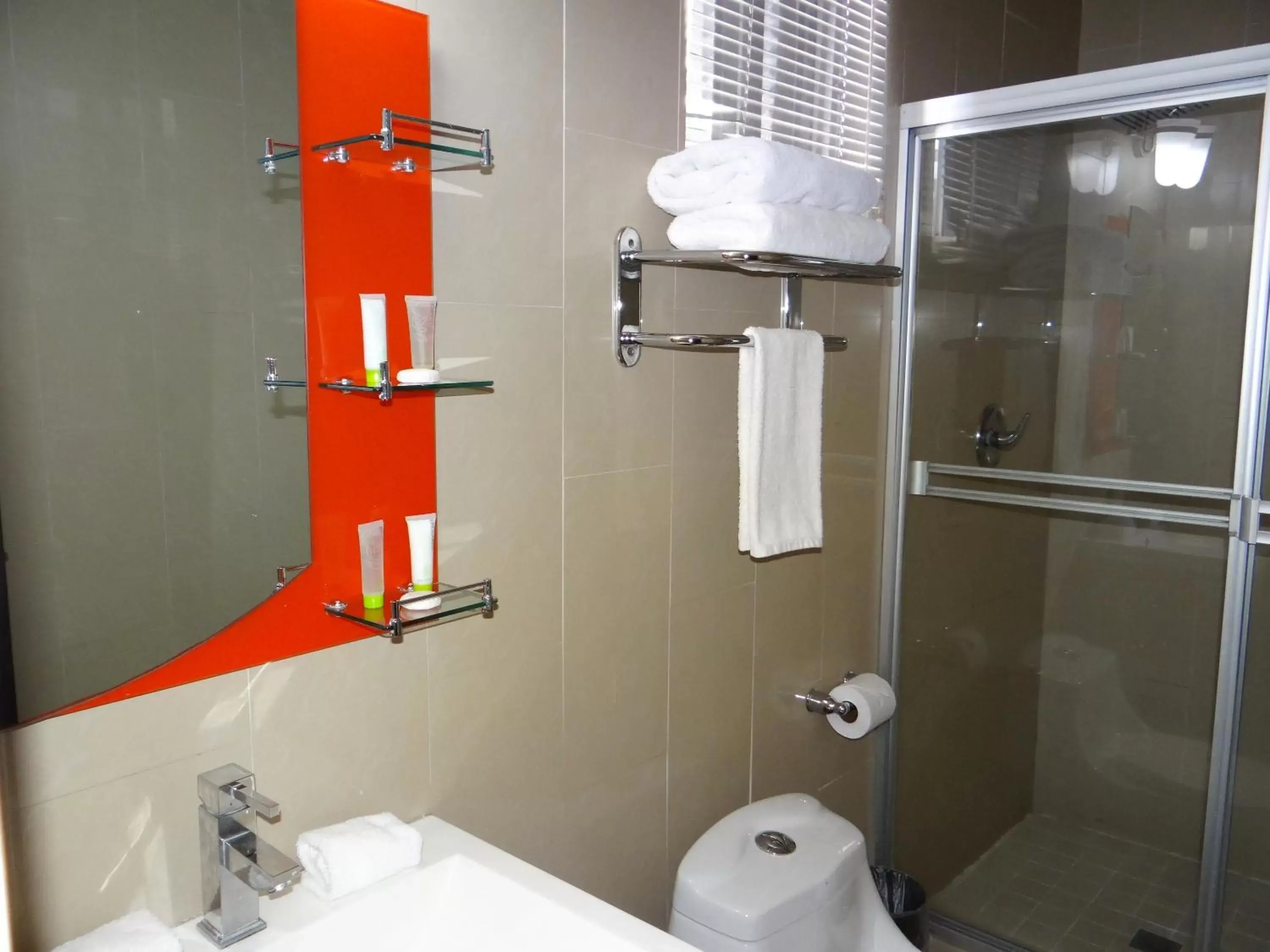 Bathroom in Metro Hotel Panama