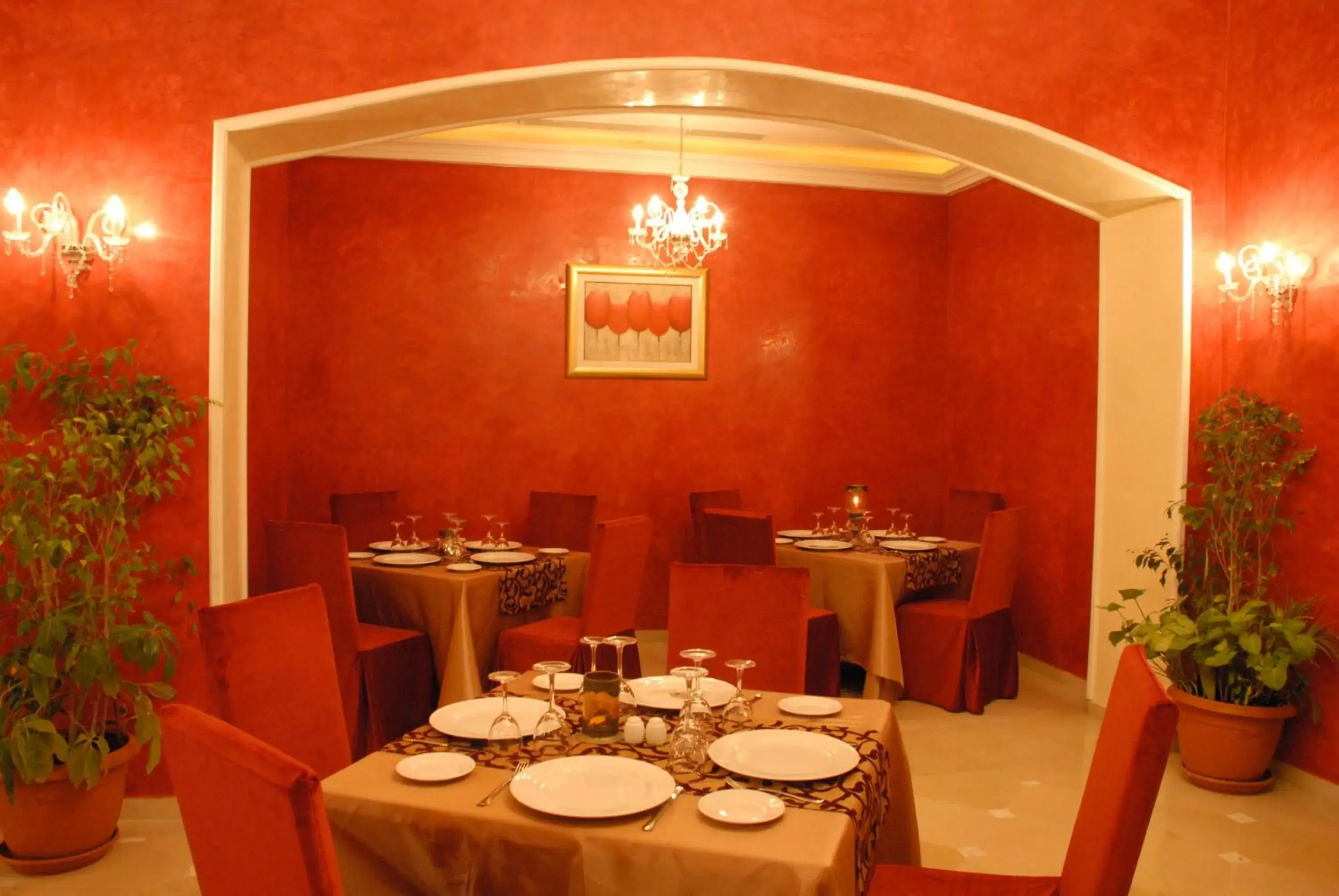 Restaurant/Places to Eat in Diar Lemdina Hotel