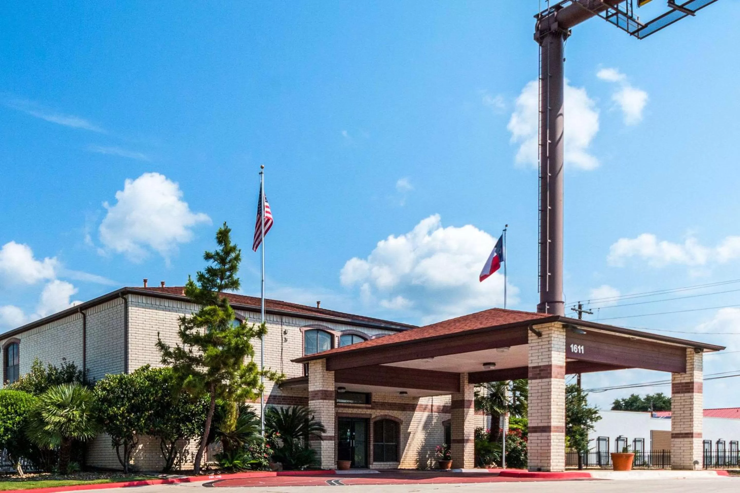 Property building in Quality Inn University near Downtown