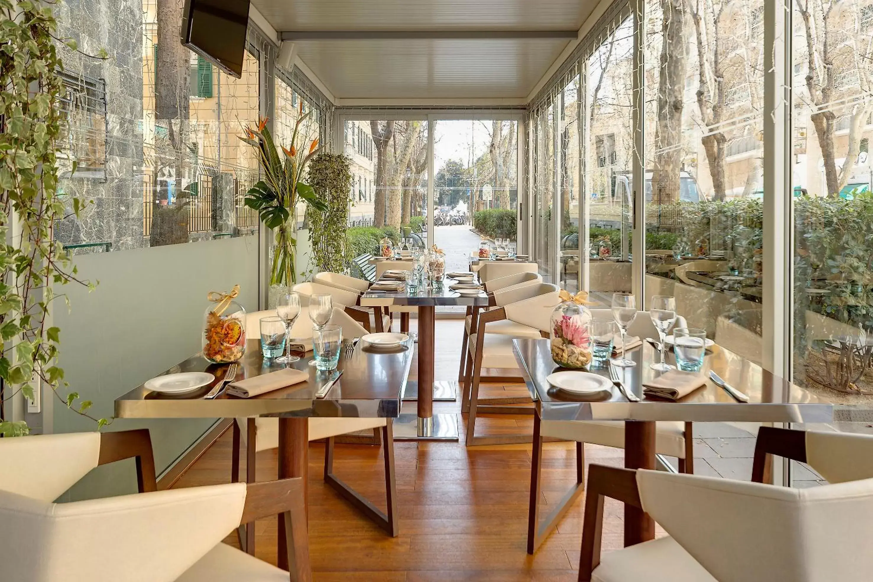 Balcony/Terrace, Restaurant/Places to Eat in Meliá Genova