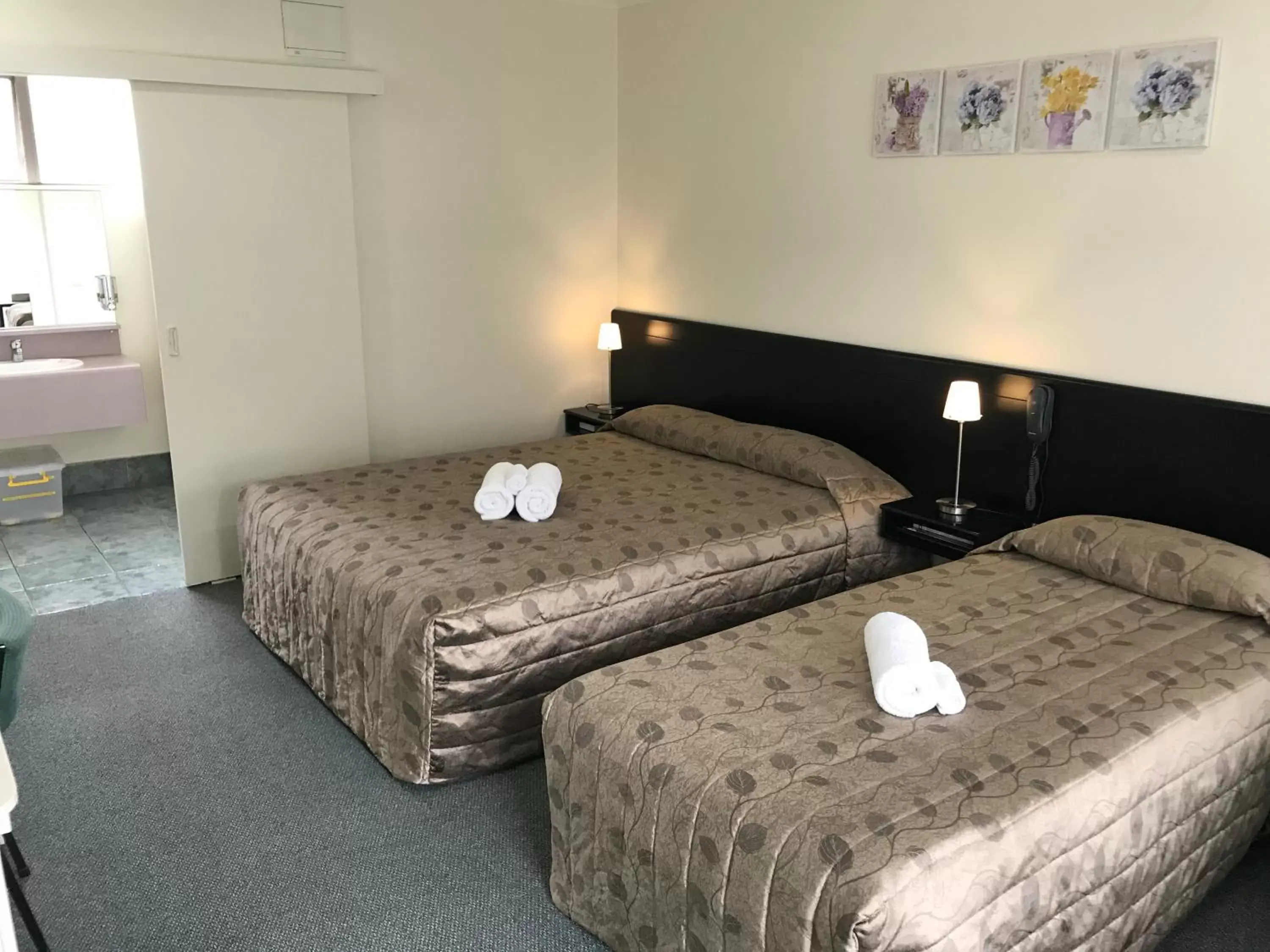 Twin/Double Room- Disability Access in Legends Motel