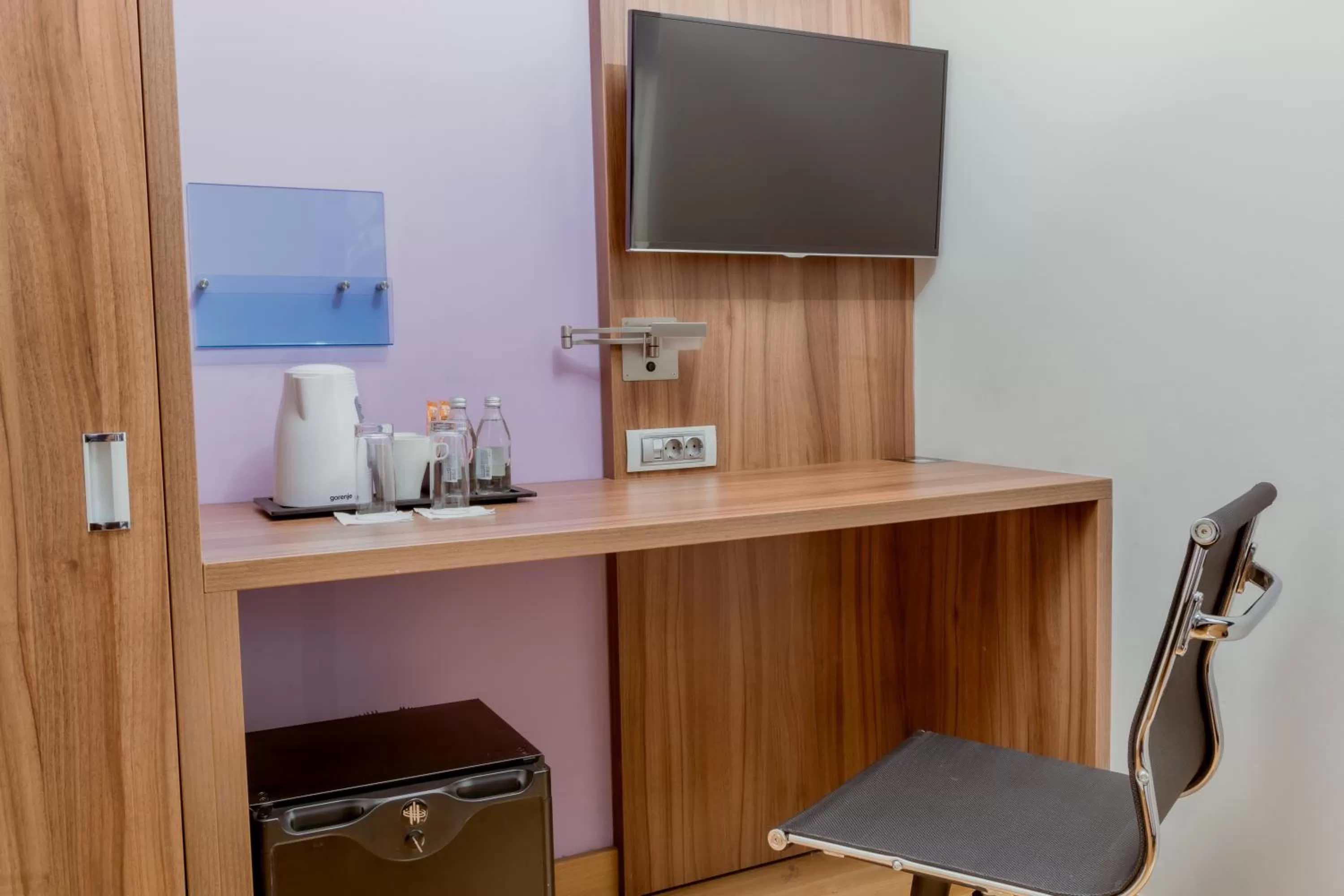 TV and multimedia, TV/Entertainment Center in Holiday Inn Express Belgrade - City, an IHG Hotel