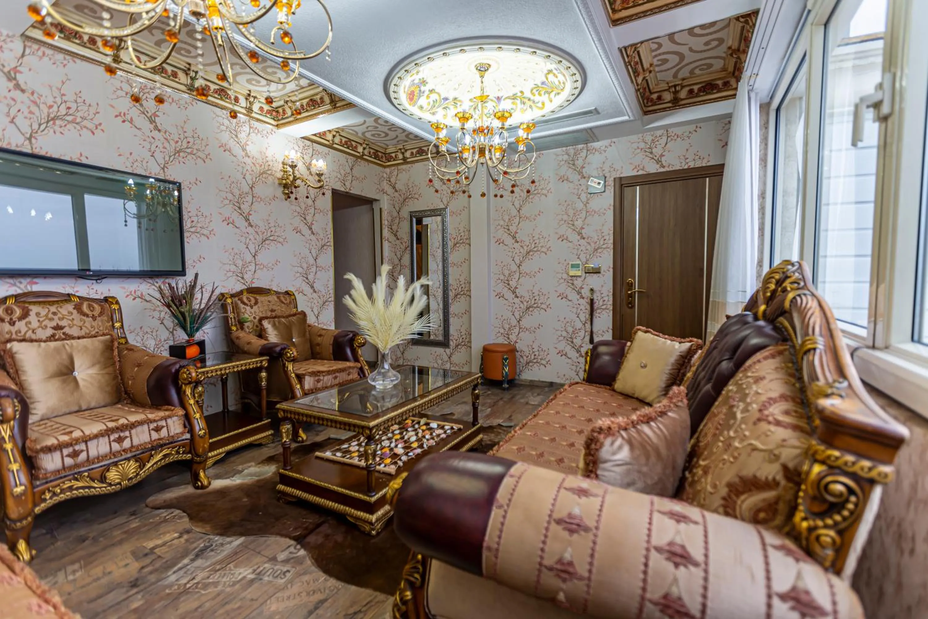 Living room in Marmaray Hotel