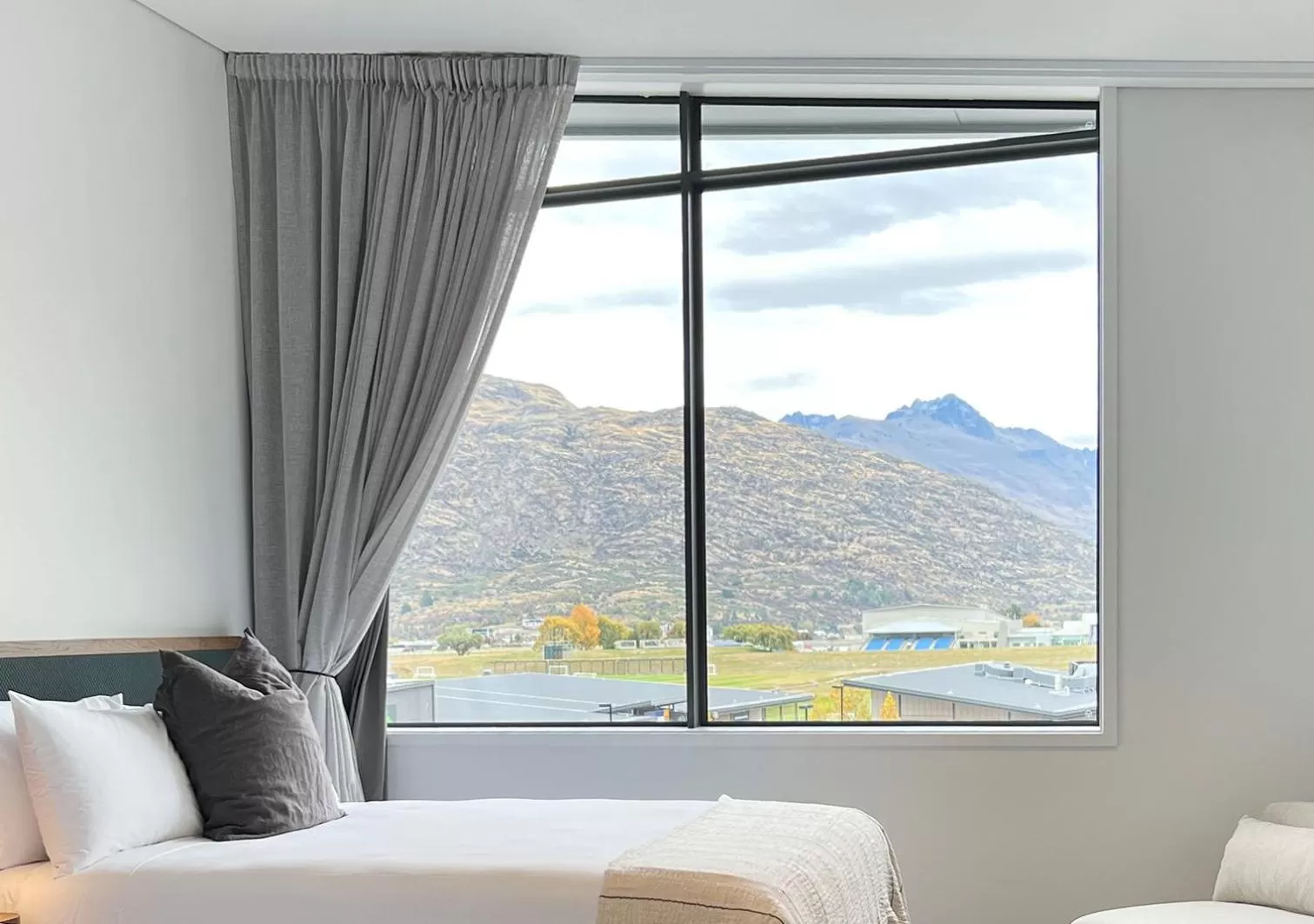 View (from property/room), Bed in Sudima Queenstown Five Mile