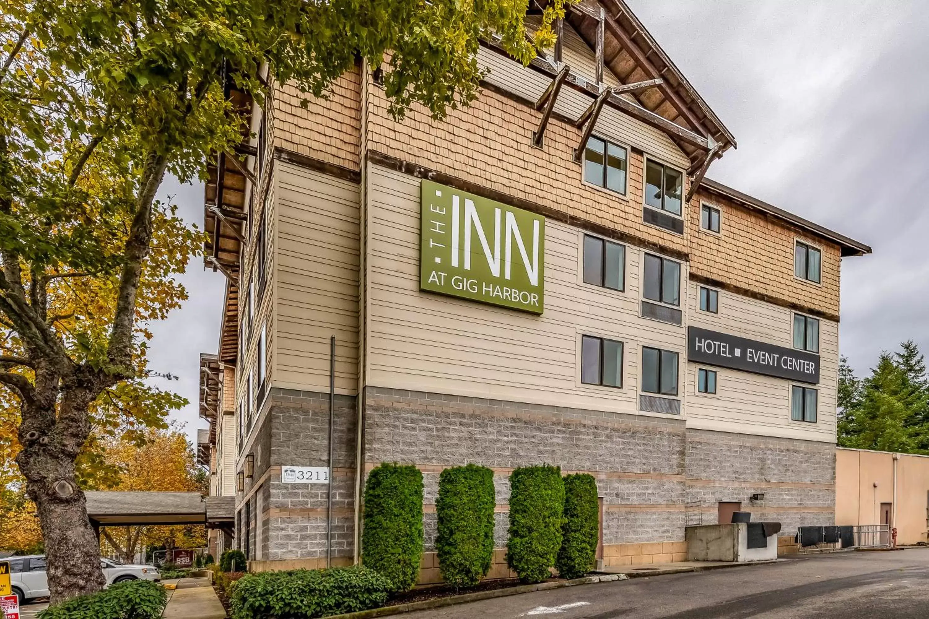 Property Building in The INN at Gig Harbor