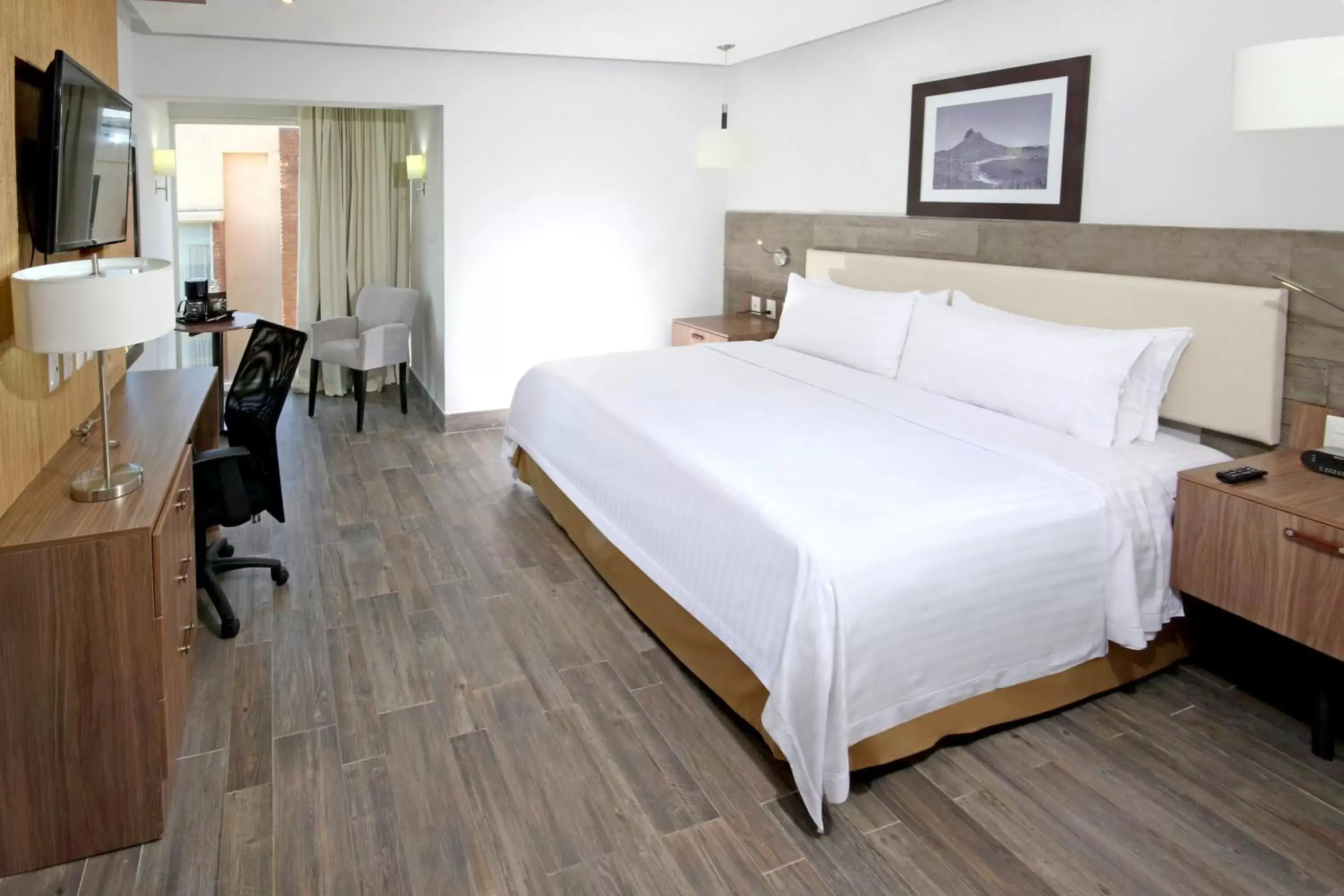 Photo of the whole room, Bed in Holiday Inn Hermosillo, an IHG Hotel