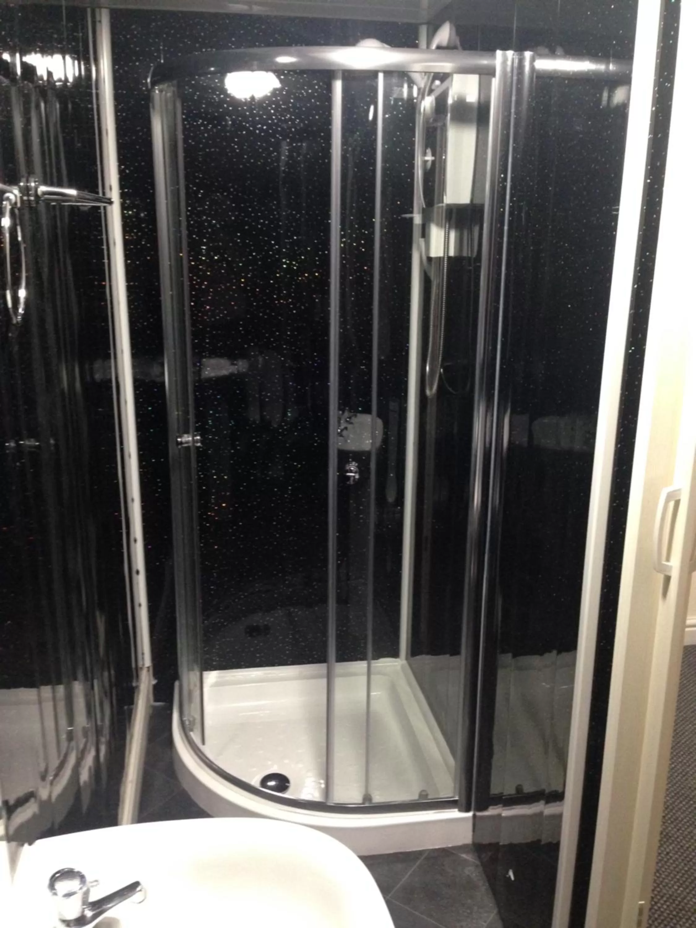 Shower in Yado Hotel