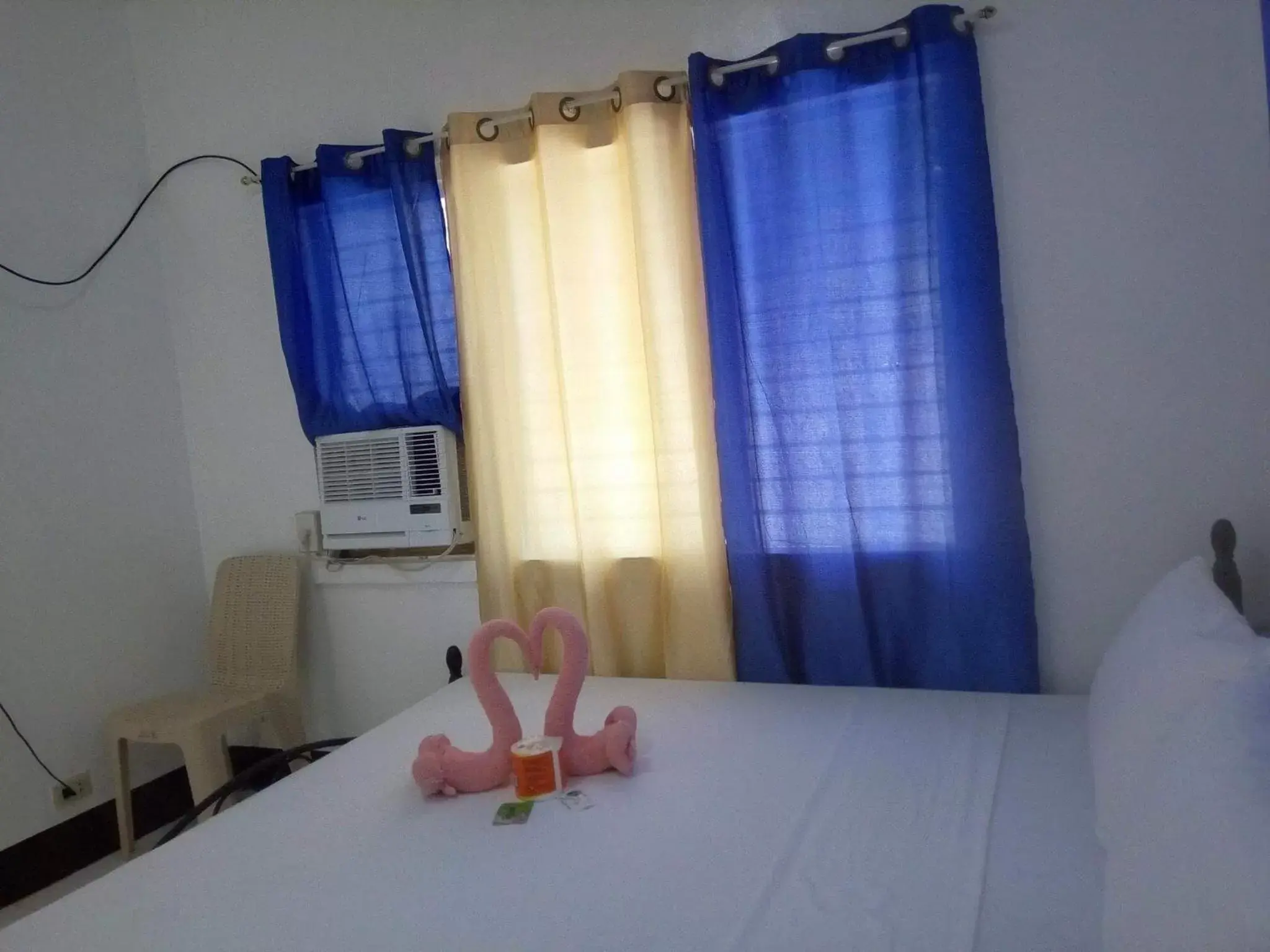 Bed in Luna Oslob Travellers Inn