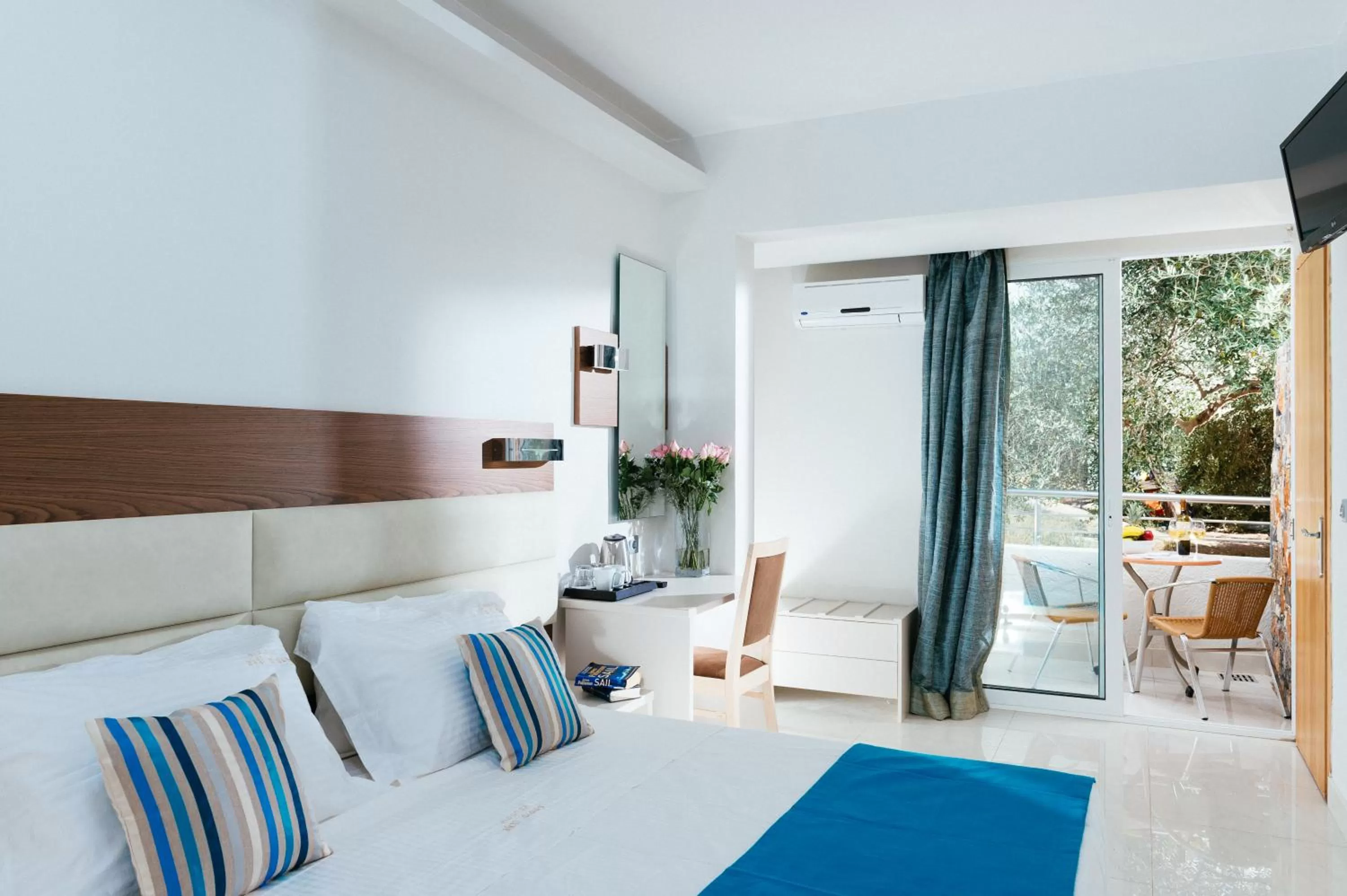 Photo of the whole room, Bed in Elounda Akti Olous (Adults Only)