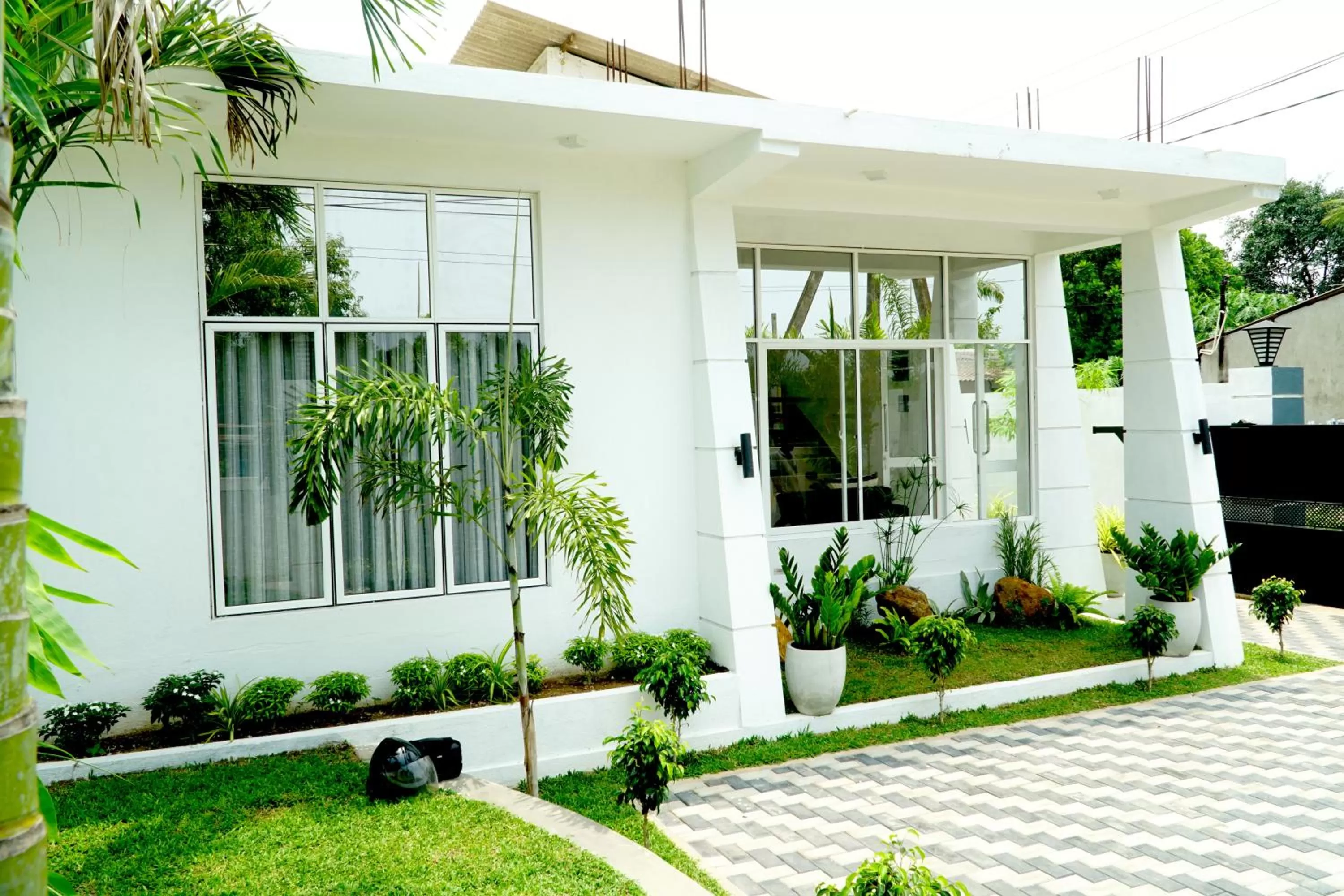 Property building in Airport 4 Season Transit Hotel