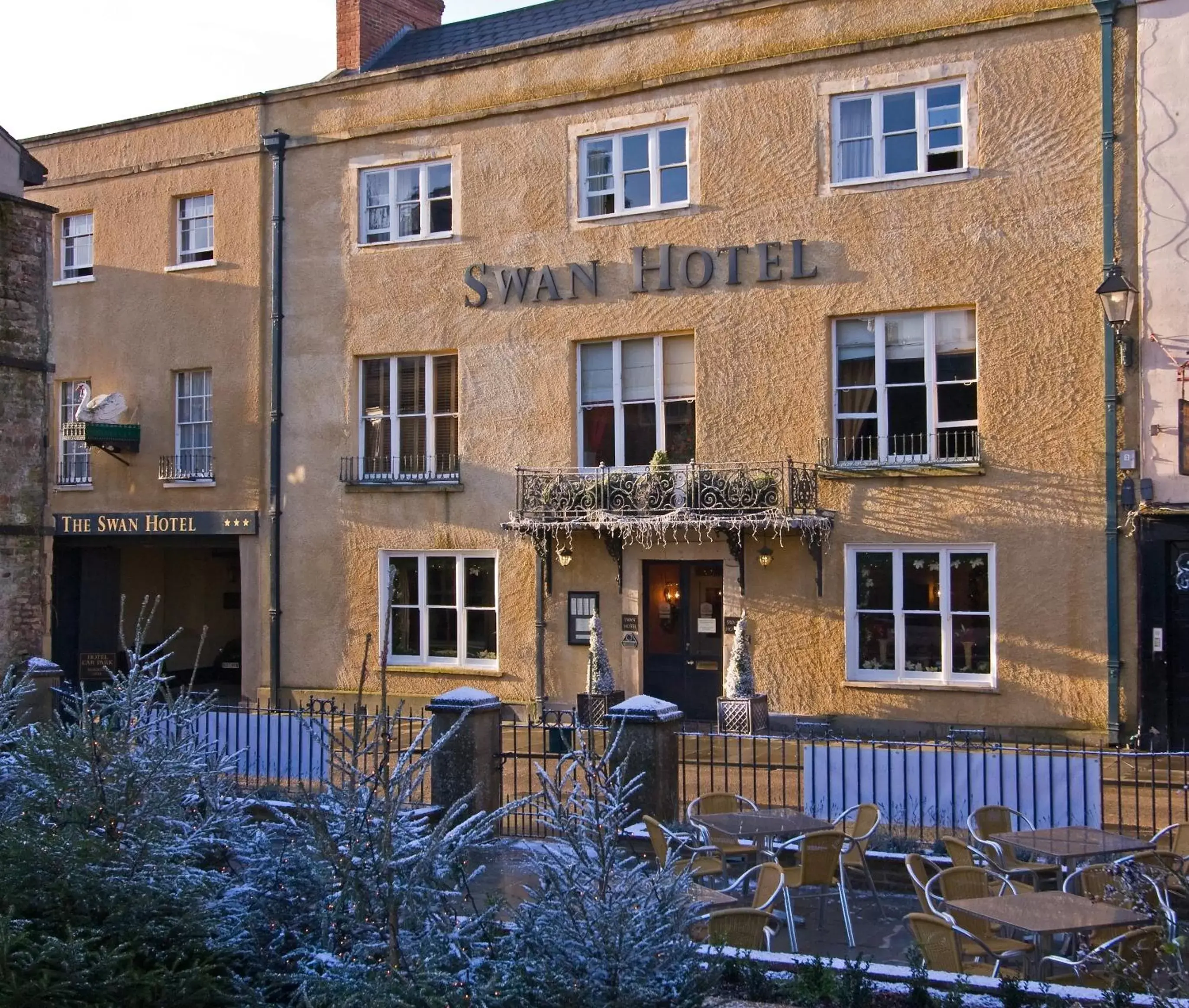 Facade/entrance, Property Building in The Swan Hotel, Wells, Somerset