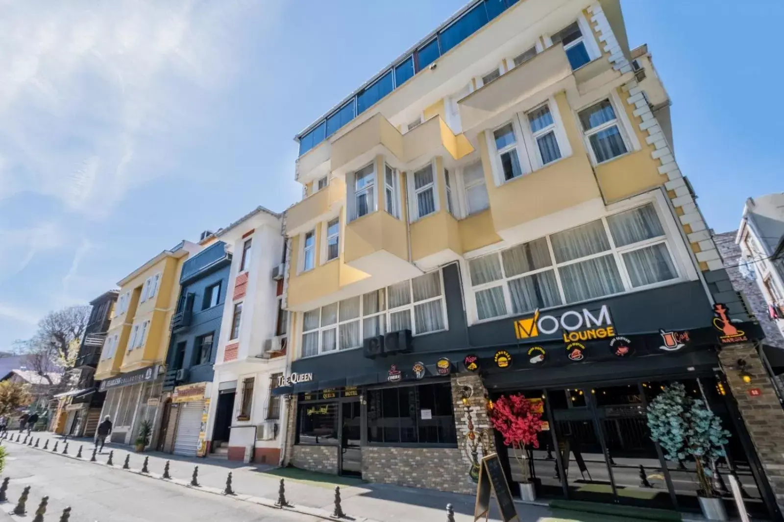 Property building in The Queen Hotel Property building in The Queen Hotel