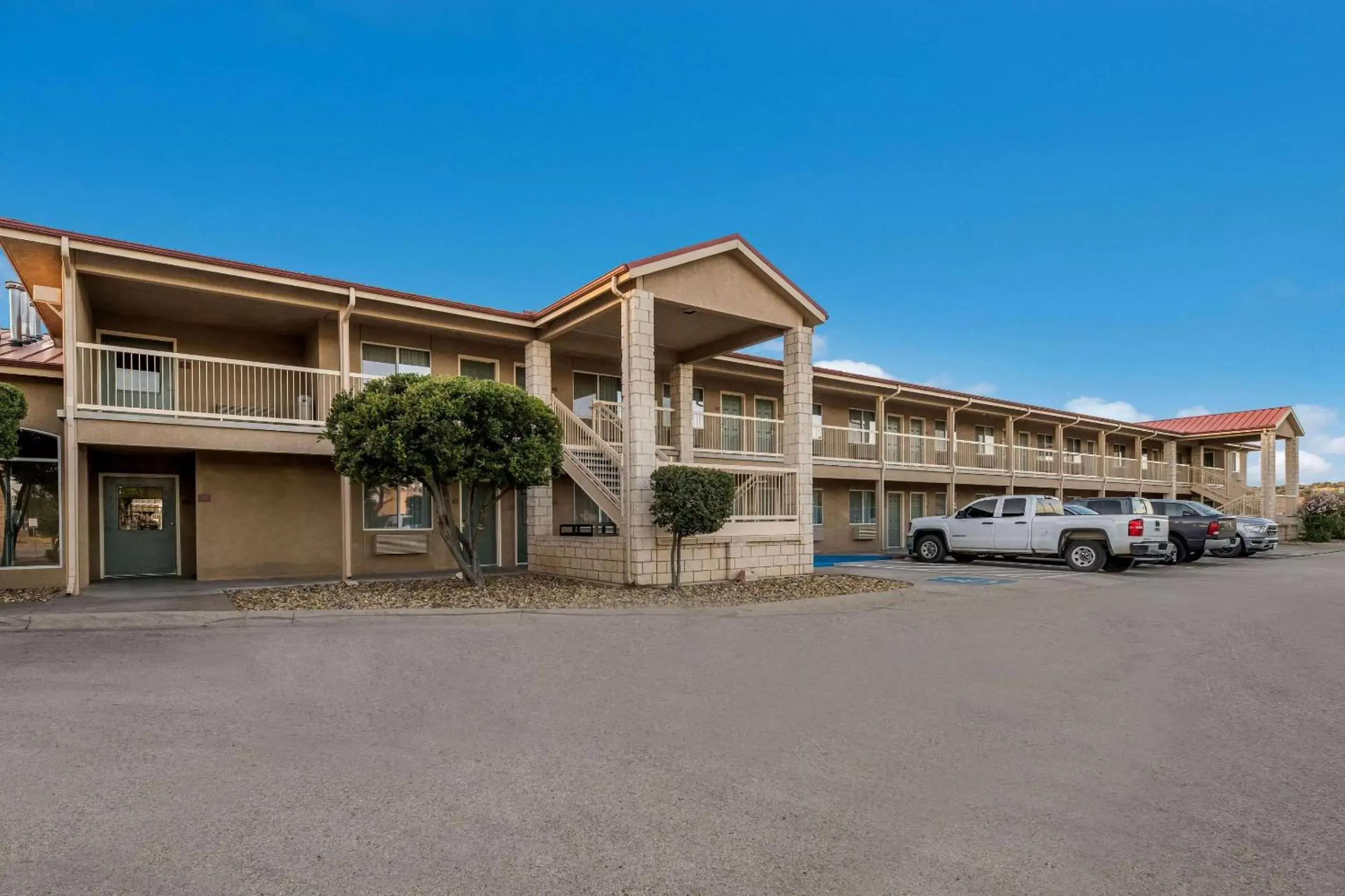 Property building in Quality Inn Property building in Quality Inn