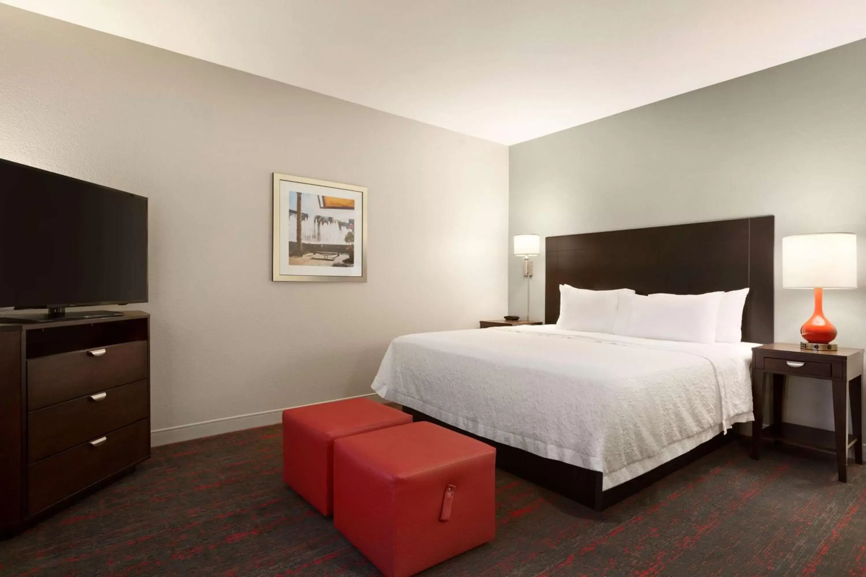 Bed in Hampton Inn & Suites Phoenix Glendale-Westgate