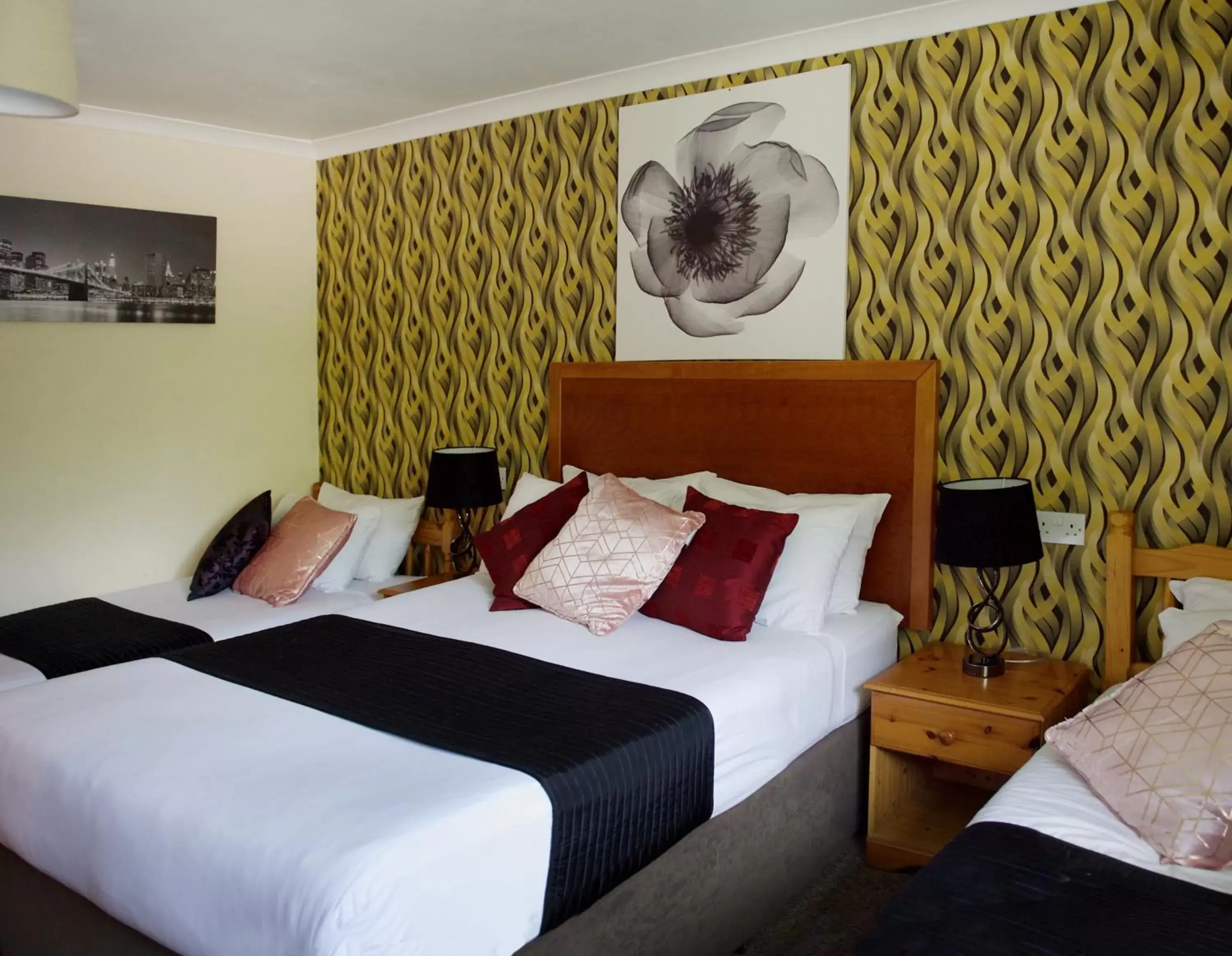 Bed in Little Foxes Hotel & Gatwick Airport Parking