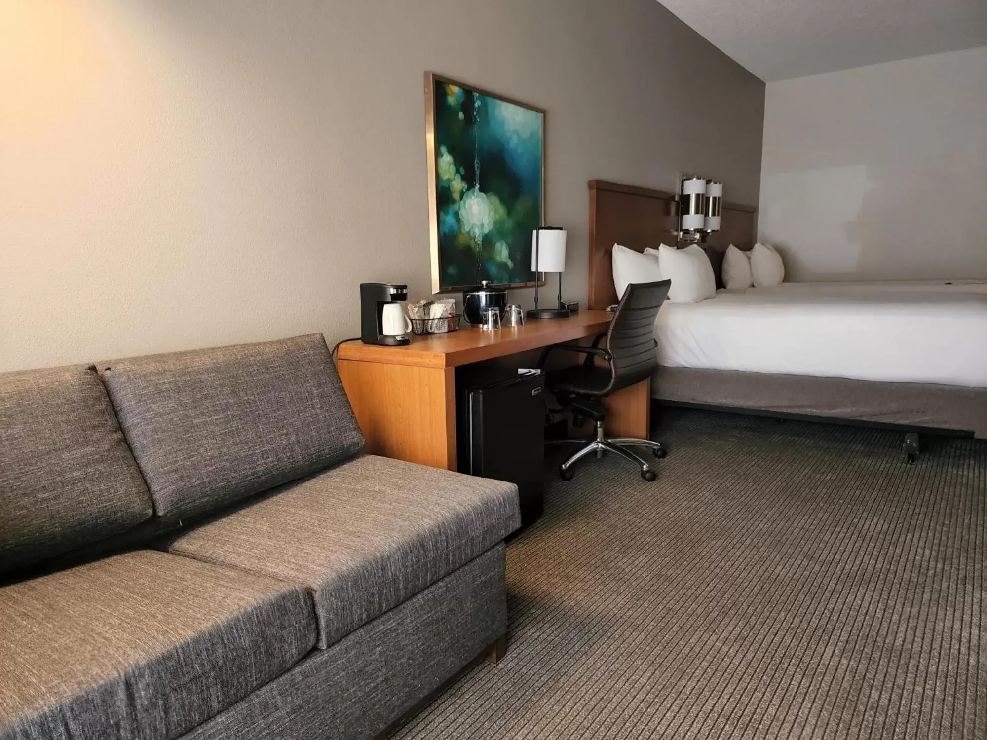 Double Room with Two Double Beds, Sofa Bed and Accessible Tub in Hyatt Place Colorado Springs Garden Of The Gods Double Room with Two Double Beds, Sofa Bed and Accessible Tub in Hyatt Place Colorado Springs Garden Of The Gods