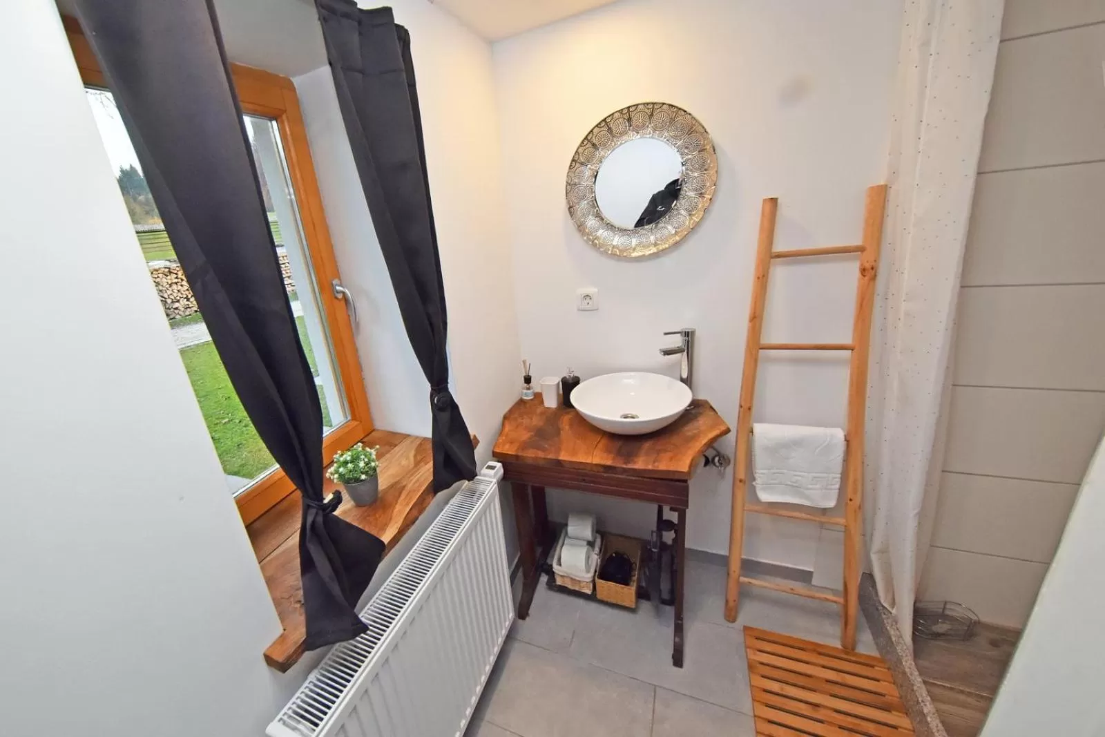 Toilet in Hiša stare mame