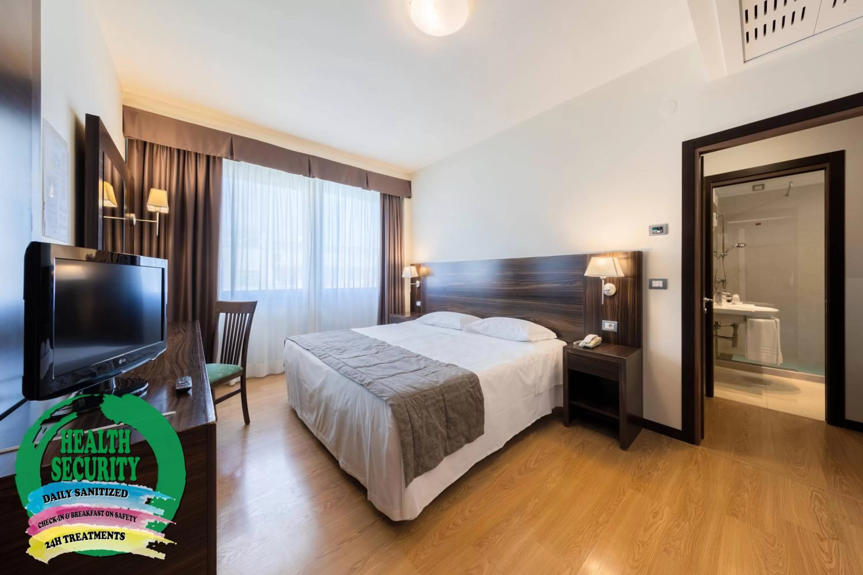 Bedroom, Bed in Hotel Delfino Venezia Mestre