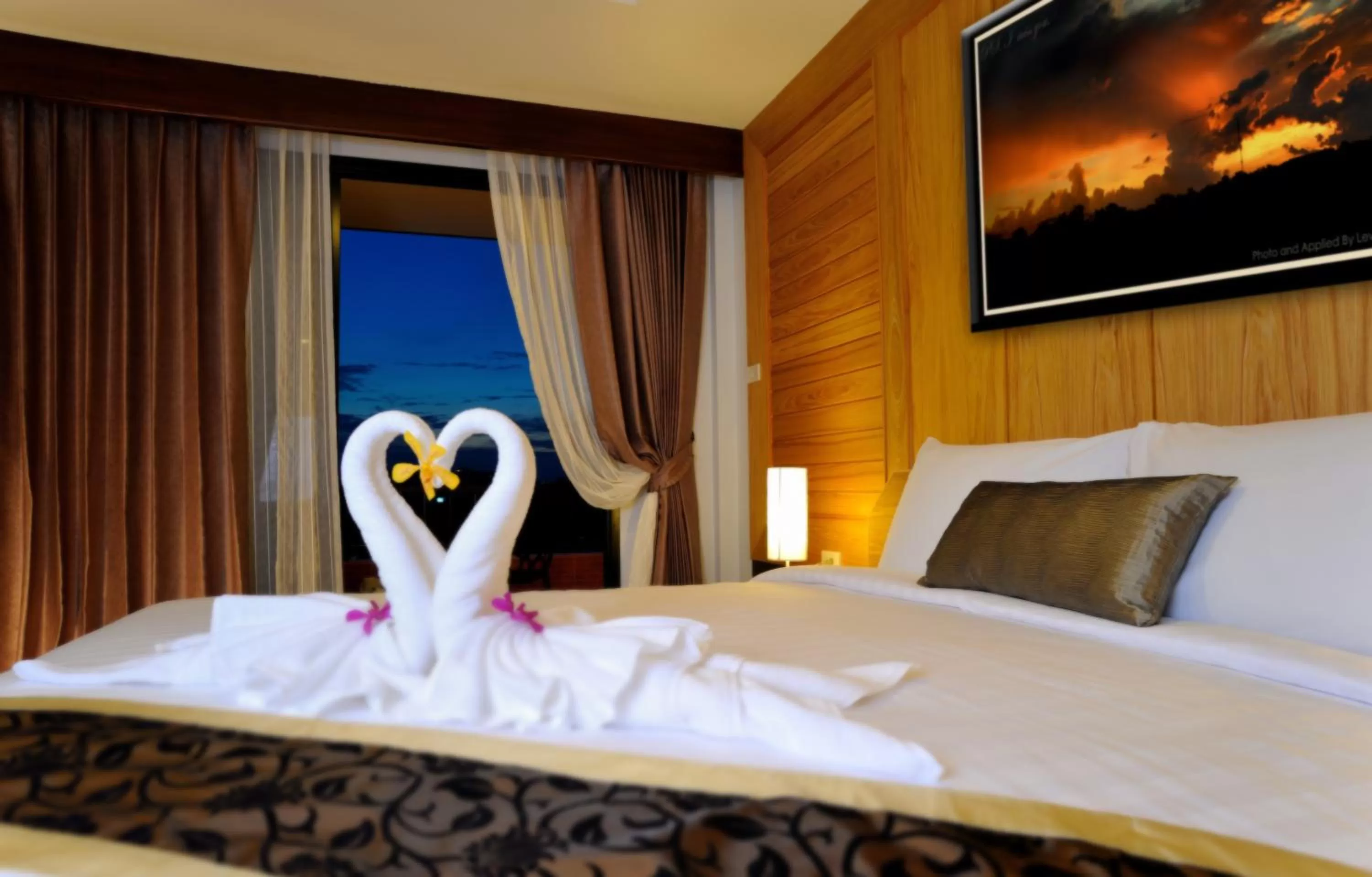 Photo of the whole room, Bed in Suppamitr Villa Hotel